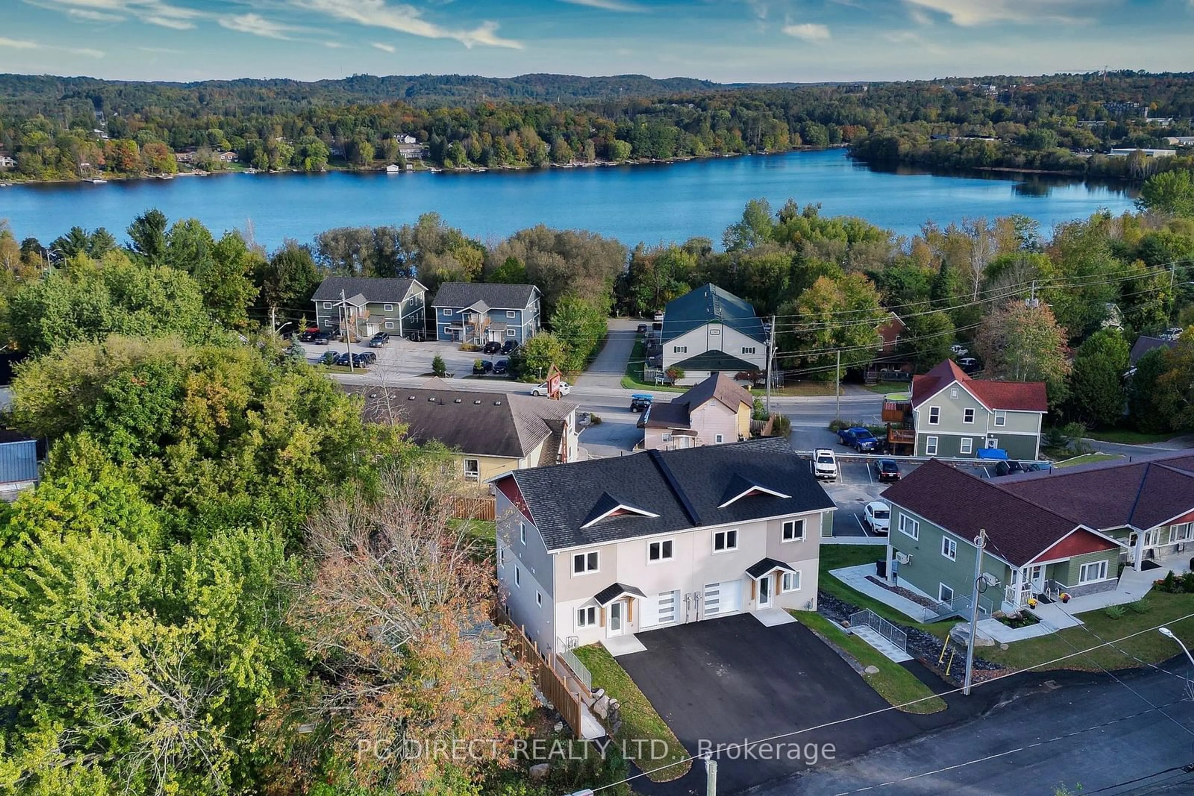 A pic from exterior of the house or condo, lake for 14 East Elliott St, Huntsville Ontario P1H 1W8