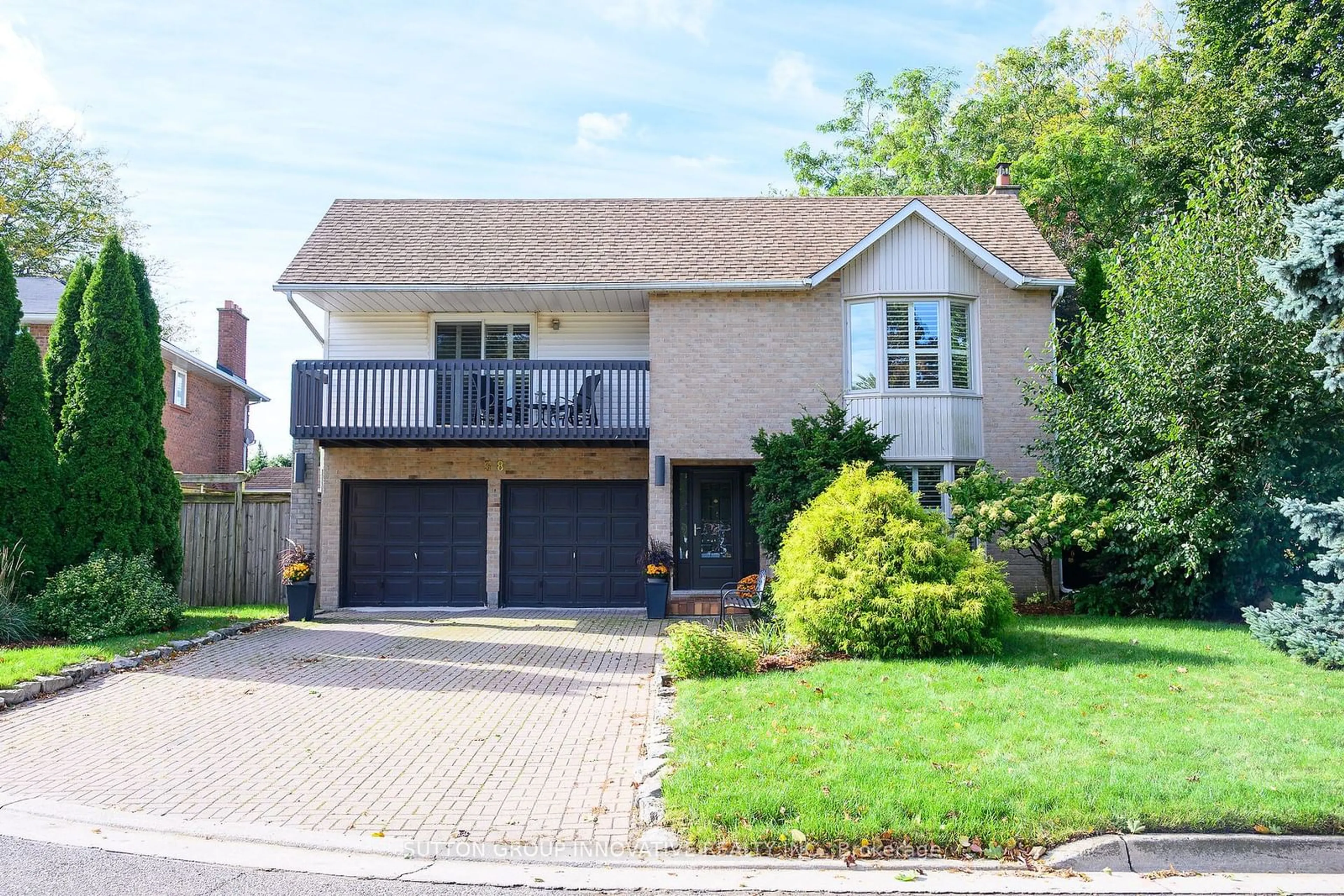 Frontside or backside of a home, cottage for 38 Lakegate Dr, Hamilton Ontario L8E 4G9