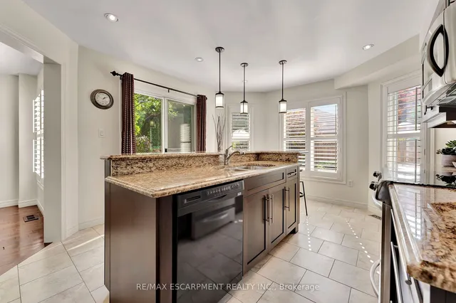Additional property image - 19 Falconridge Dr