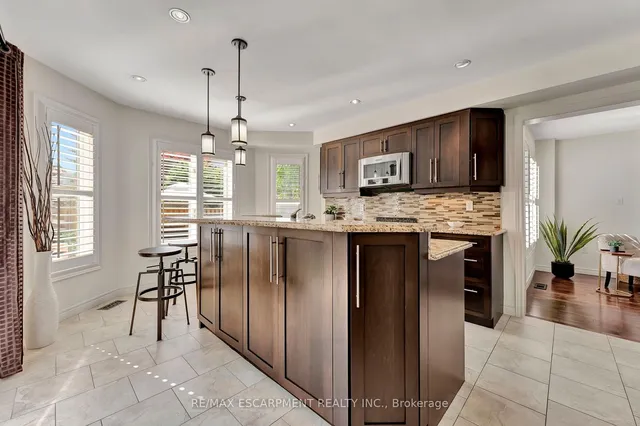 Additional property image - 19 Falconridge Dr