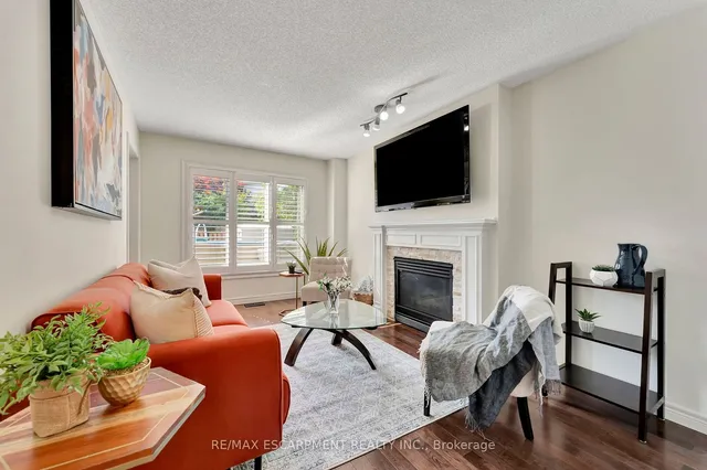 Additional property image - 19 Falconridge Dr