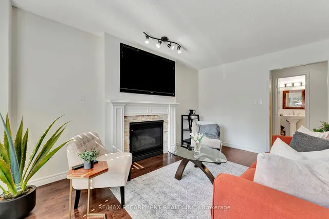Additional property image - 19 Falconridge Dr