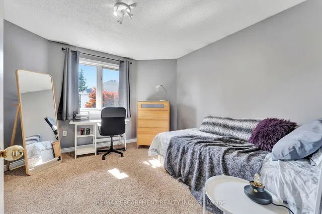 Additional property image - 19 Falconridge Dr