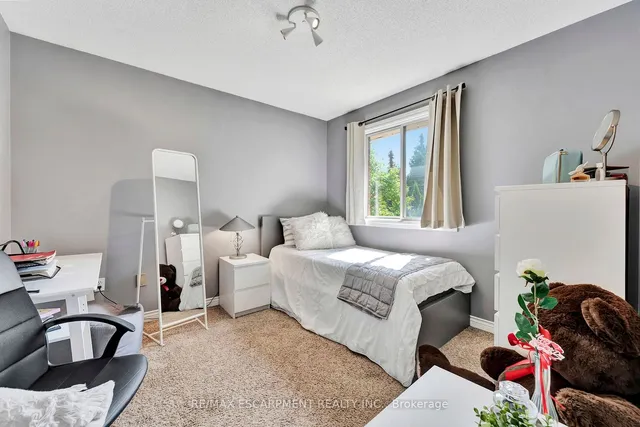 Additional property image - 19 Falconridge Dr