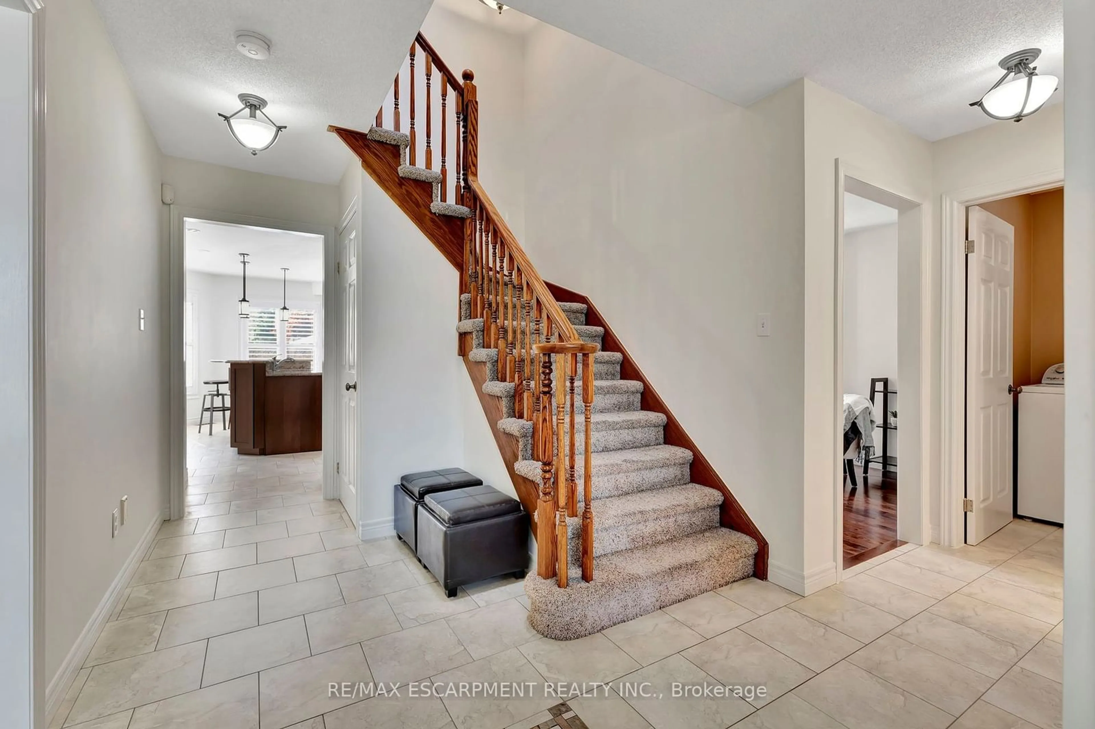 Indoor entryway, wood floors for 19 Falconridge Dr, Hamilton Ontario L9B 2P2