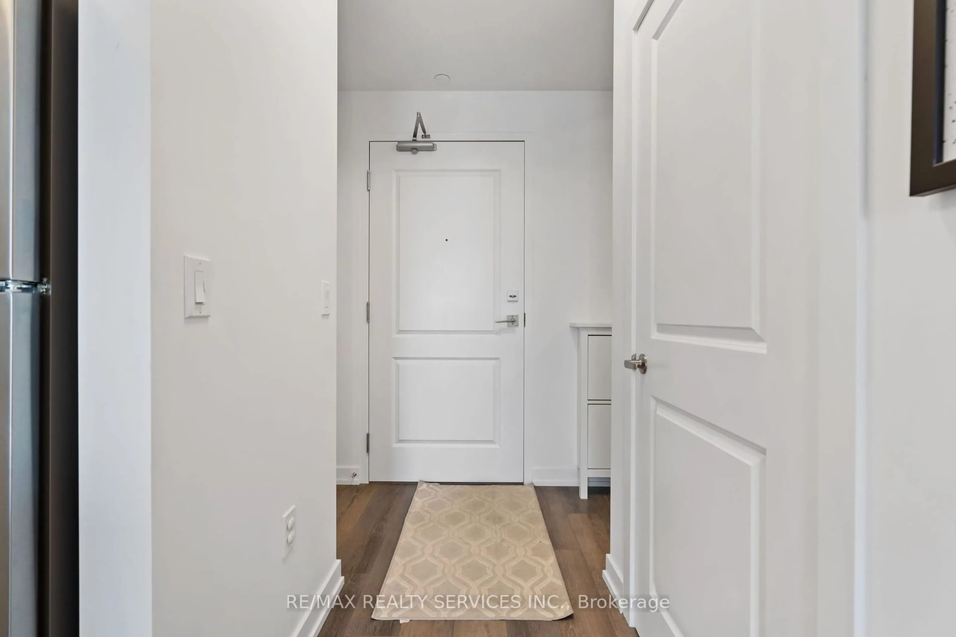 Indoor entryway, not visible floor for 5055 Greenlane Rd #220, Lincoln Ontario L3J 2J3