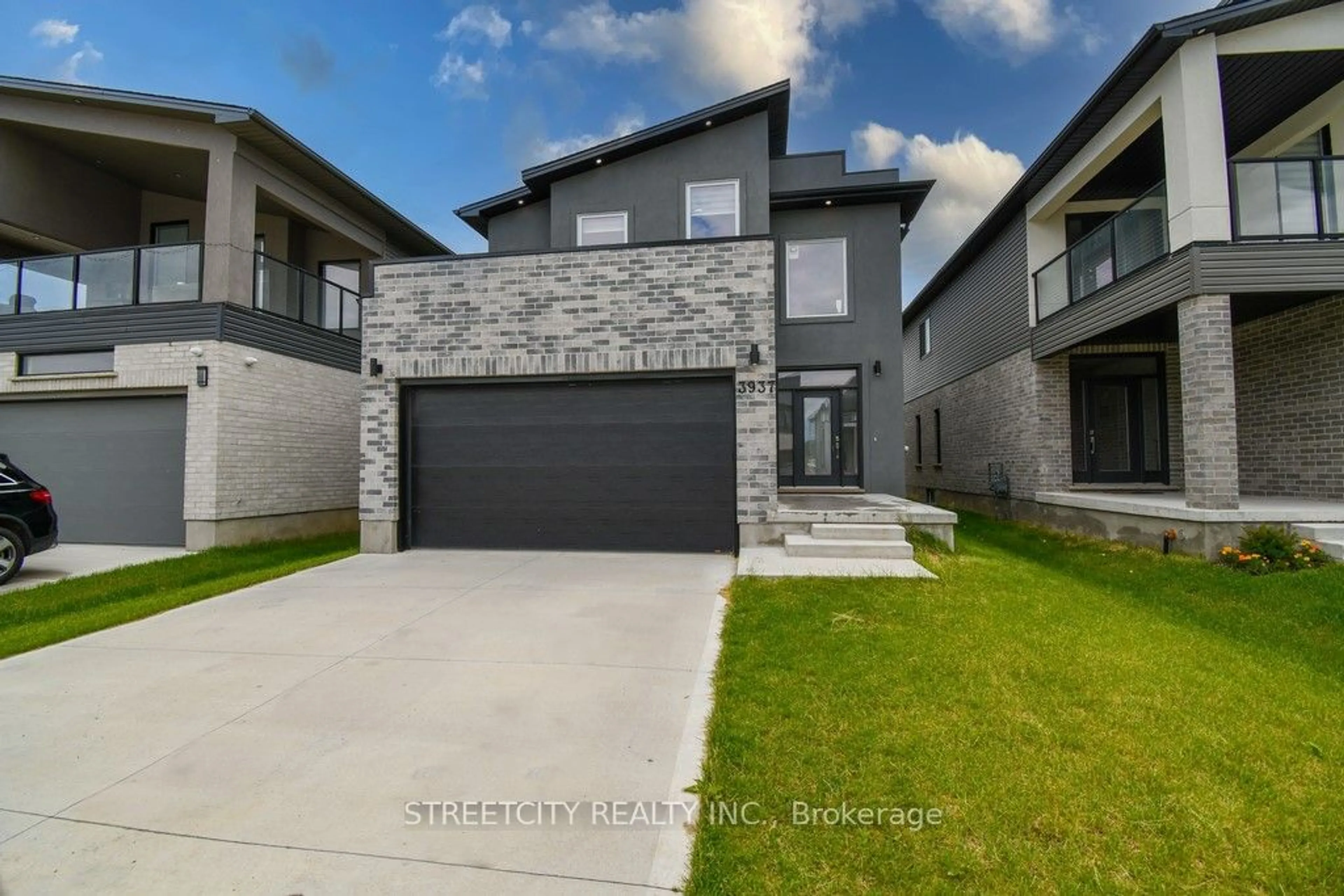 Frontside or backside of a home for 2705 Oriole Dr, London Ontario N6M 0G6