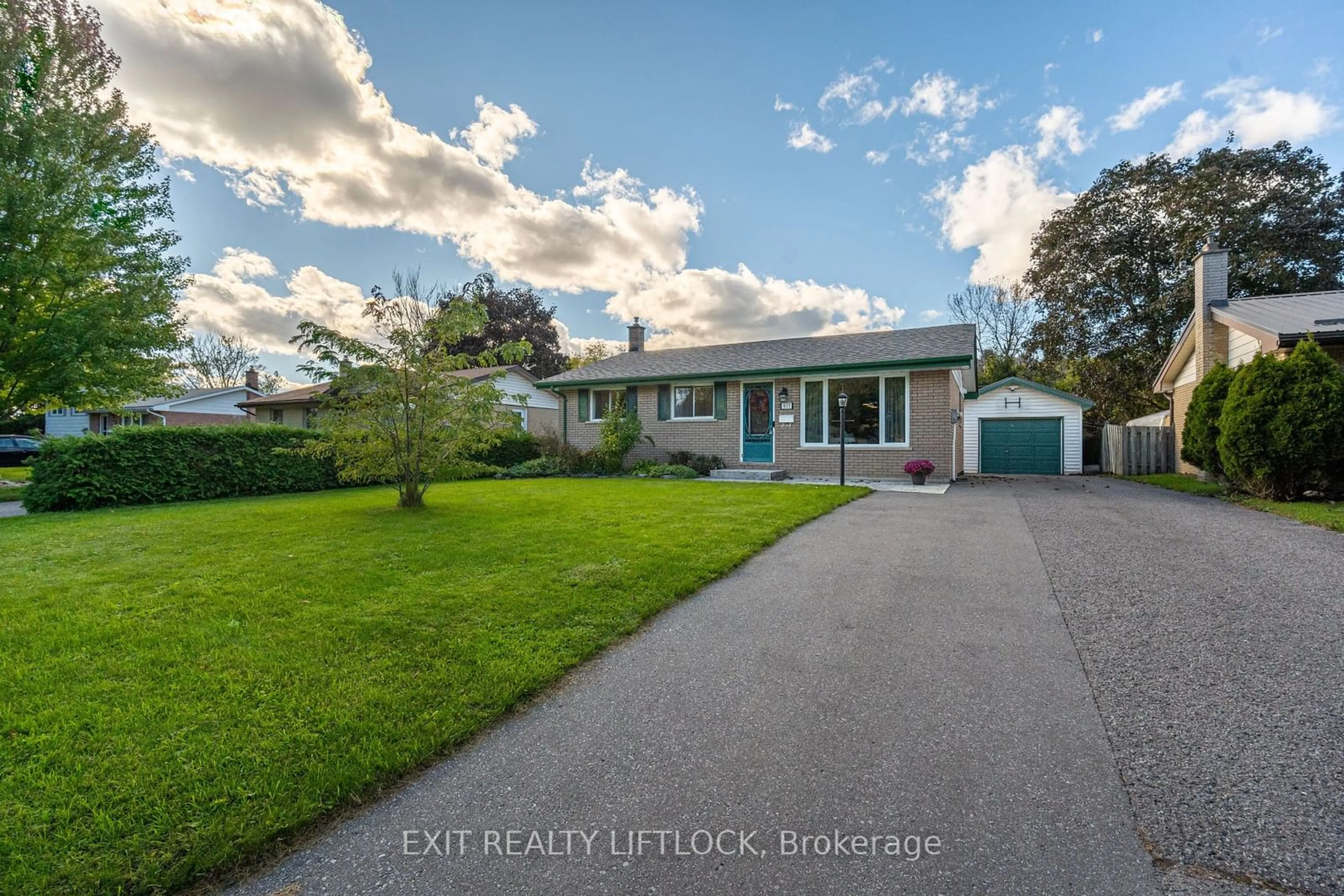 Frontside or backside of a home, cottage for 977 Barnardo Ave, Peterborough Ontario K9H 5W9