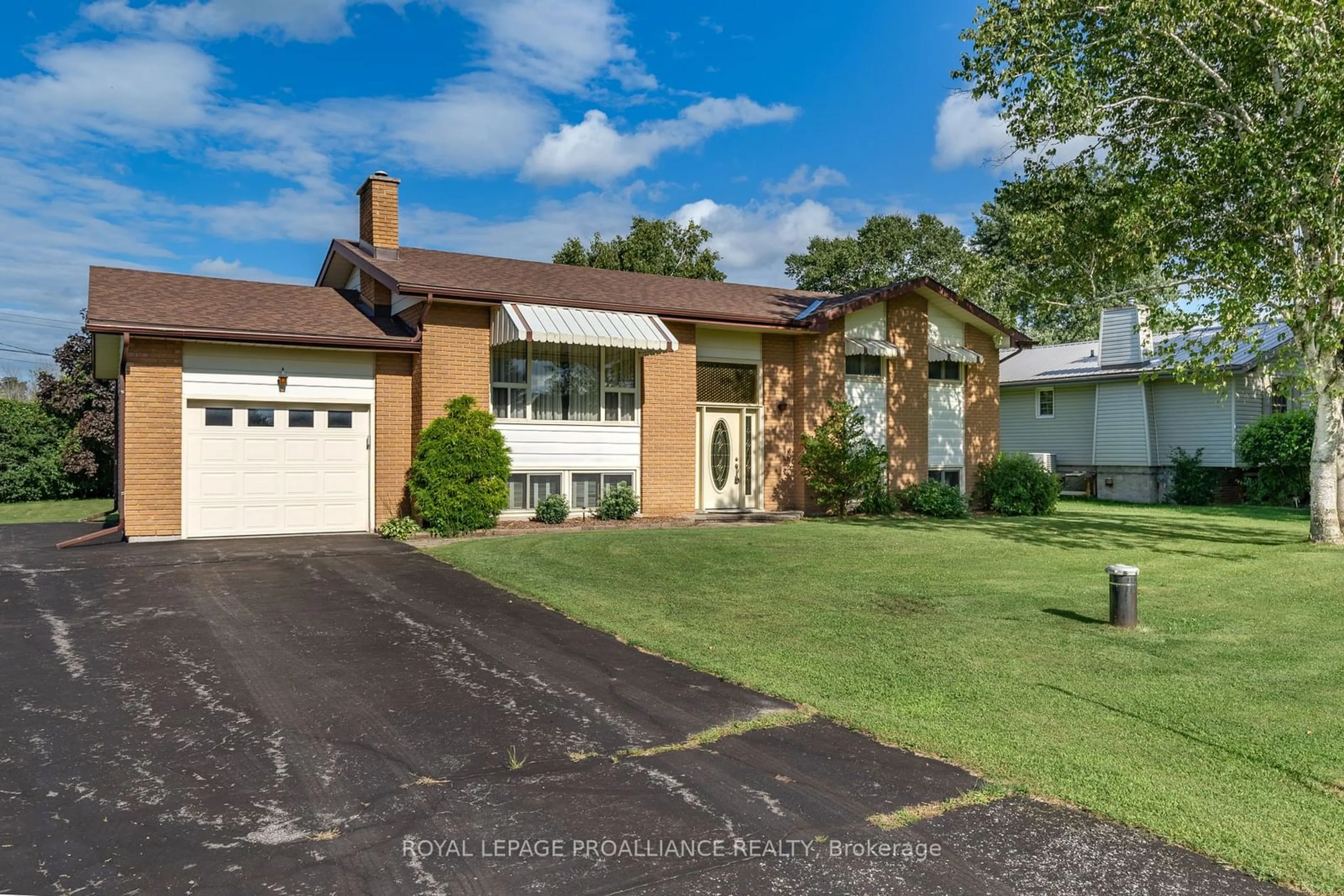 Frontside or backside of a home, cottage for 154 Jeffrey Dr, Quinte West Ontario K8V 5P8