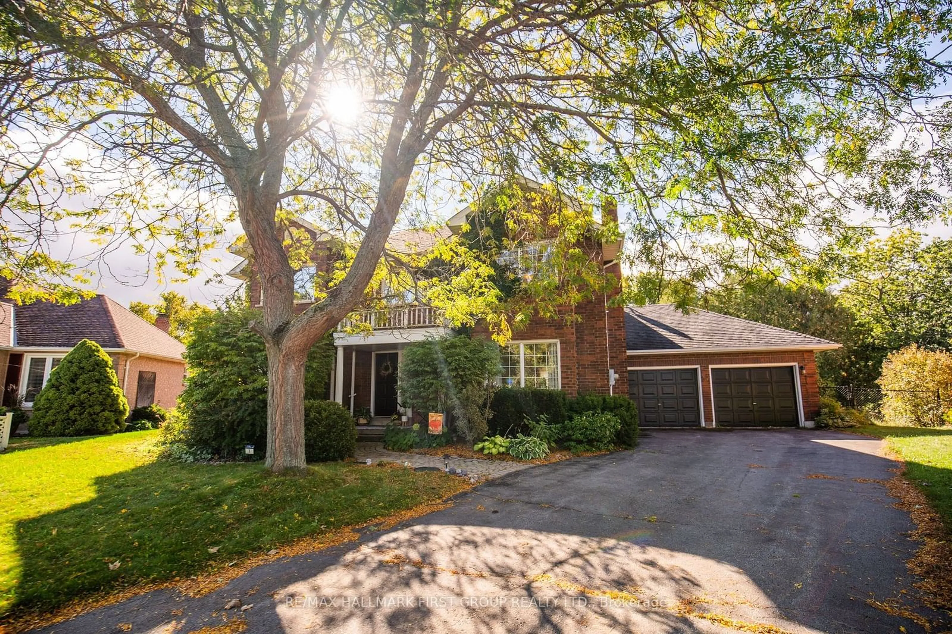 A pic from exterior of the house or condo, the street view for 3 Herbert Pl, Port Hope Ontario L1A 4G7