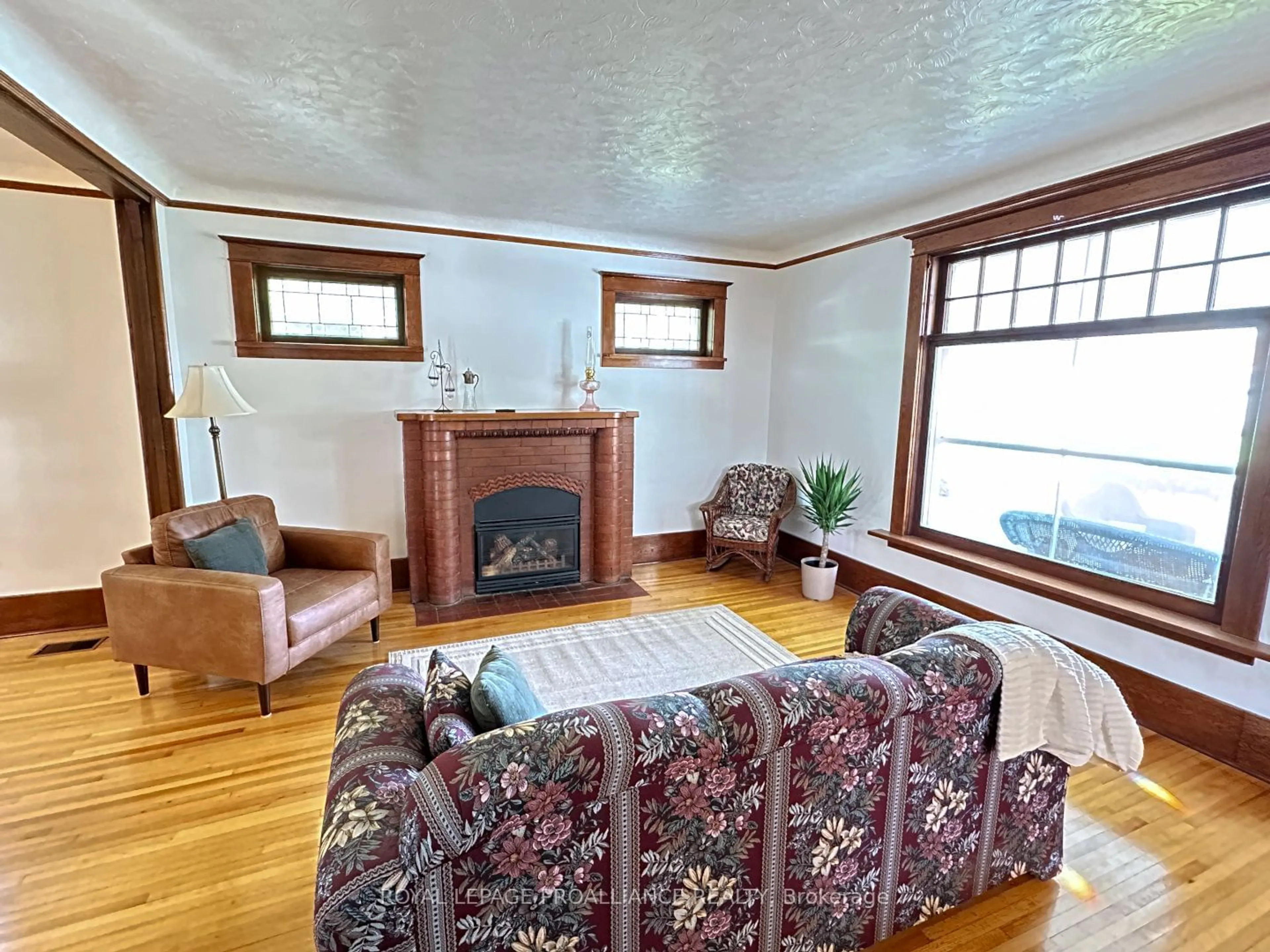 Living room, wood floors for 44 McGowan St, Tweed Ontario K0K 3J0