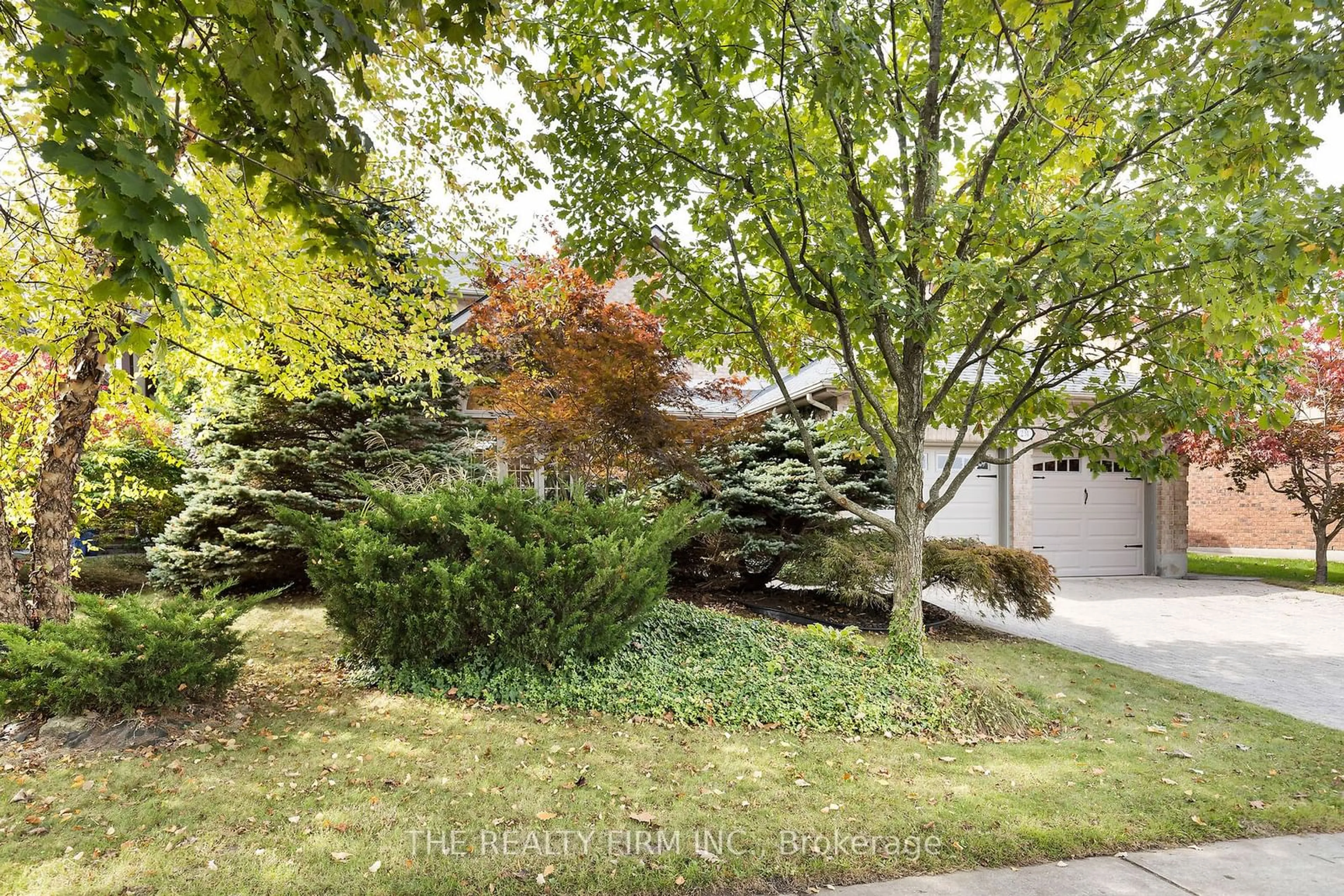 A pic from exterior of the house or condo, the street view for 231 Sunnyside Dr, London Ontario N5X 3V1