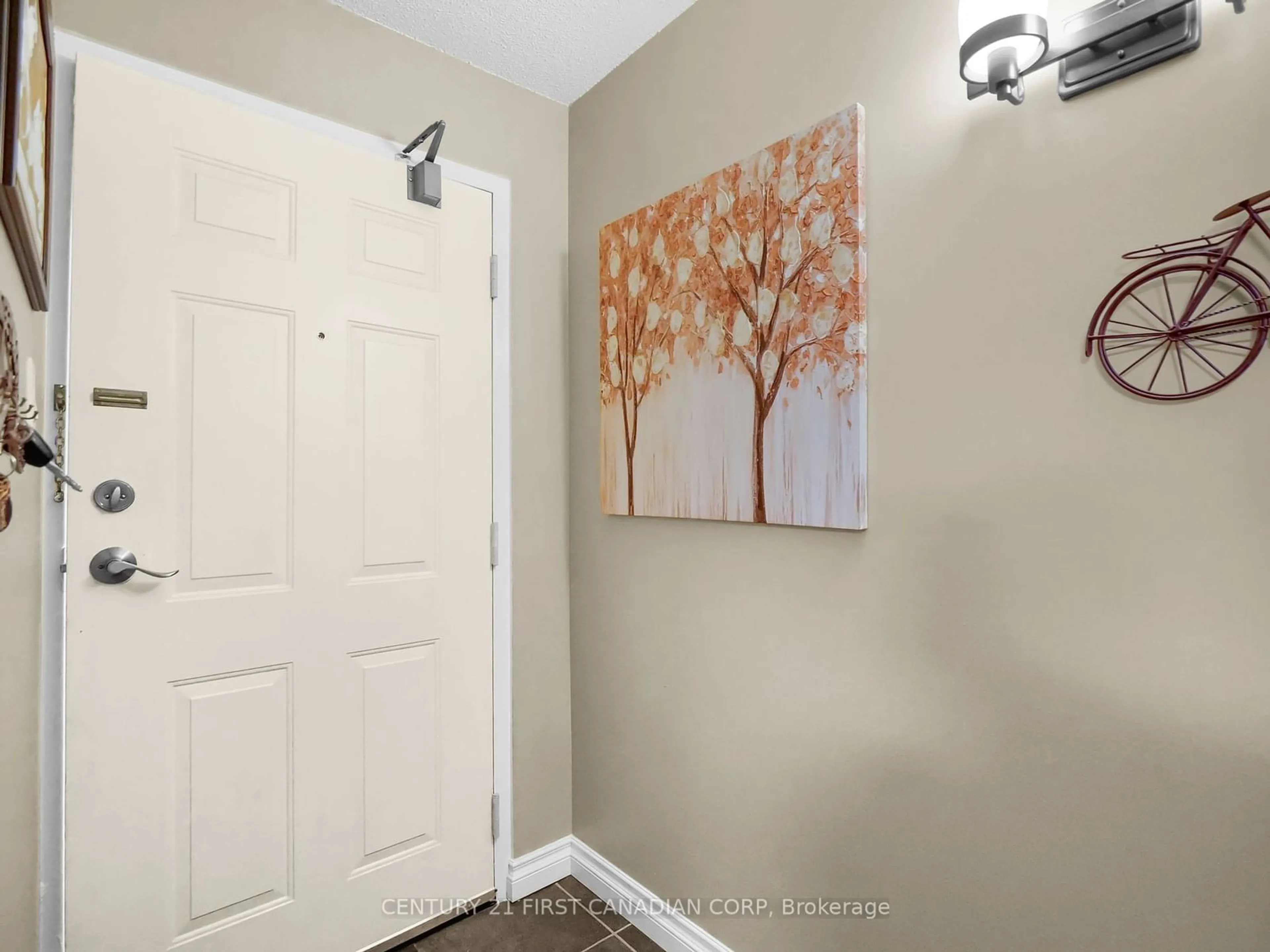 Indoor entryway, wood floors for 323 Colborne St #2303, London Ontario N6B 3N8