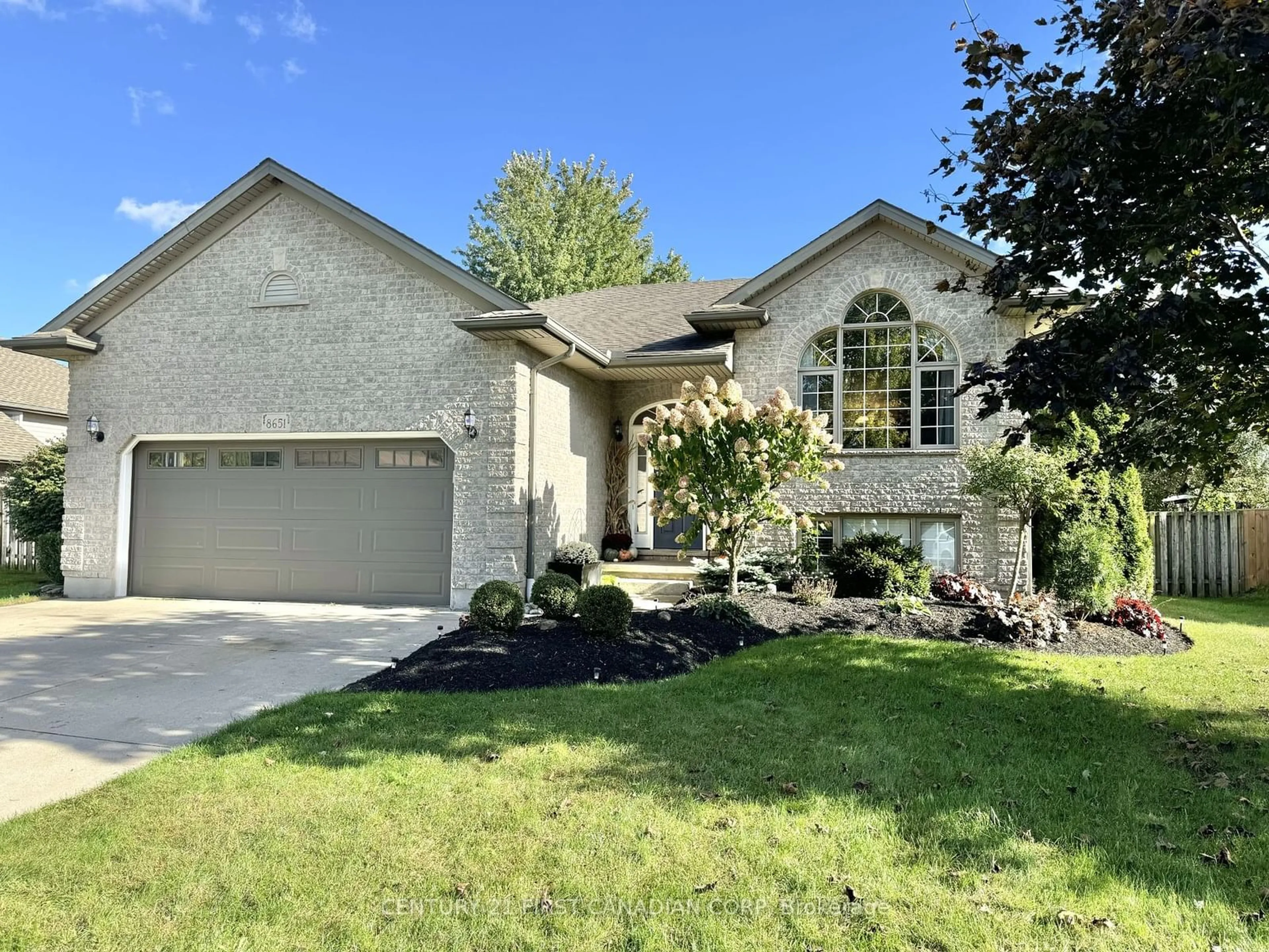 Frontside or backside of a home, cottage for 8651 Parkhouse Dr, Strathroy-Caradoc Ontario N0L 1W0