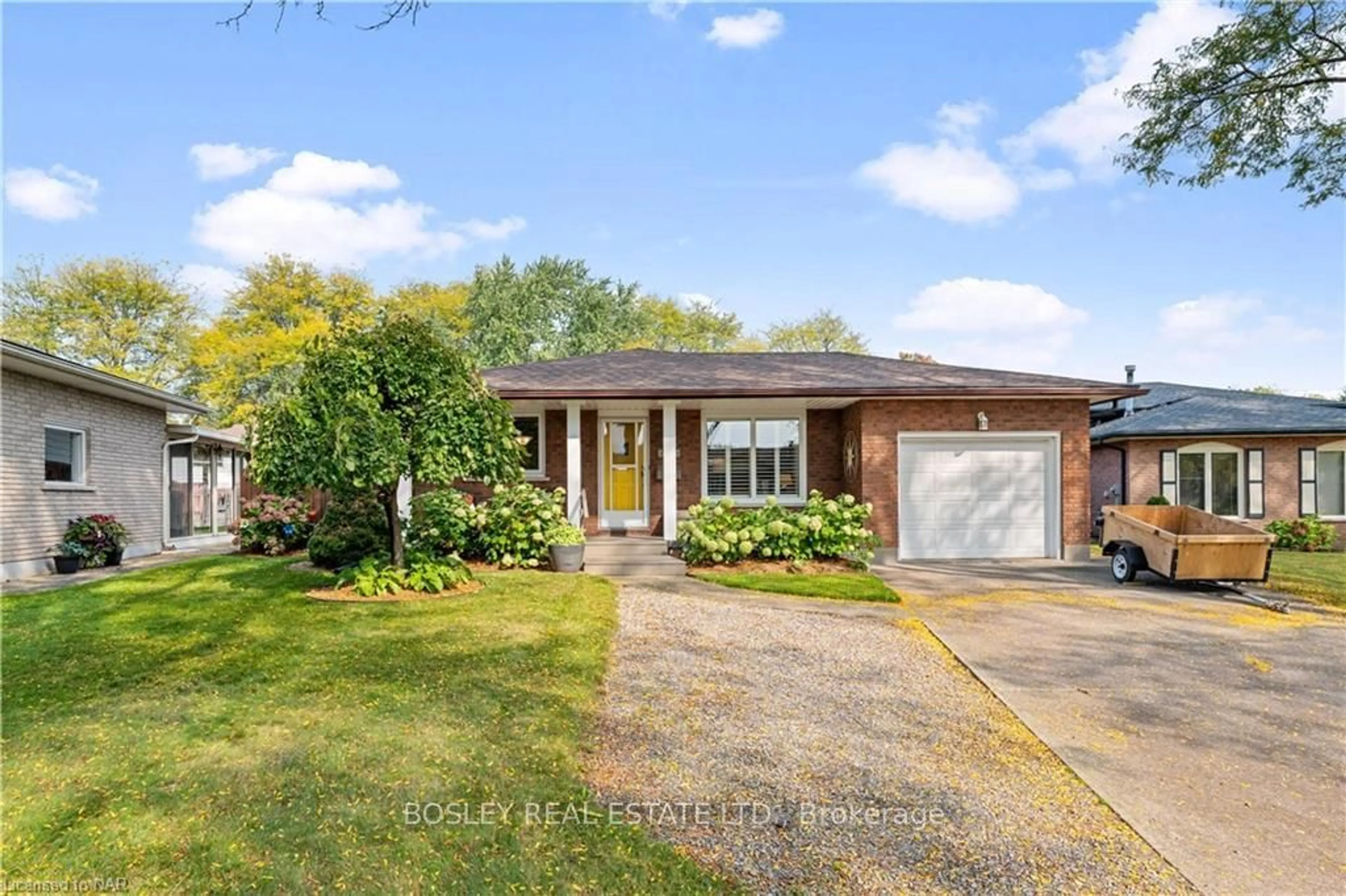 Home with brick exterior material for 5925 St Anthony Cres, Niagara Falls Ontario L2J 3X5