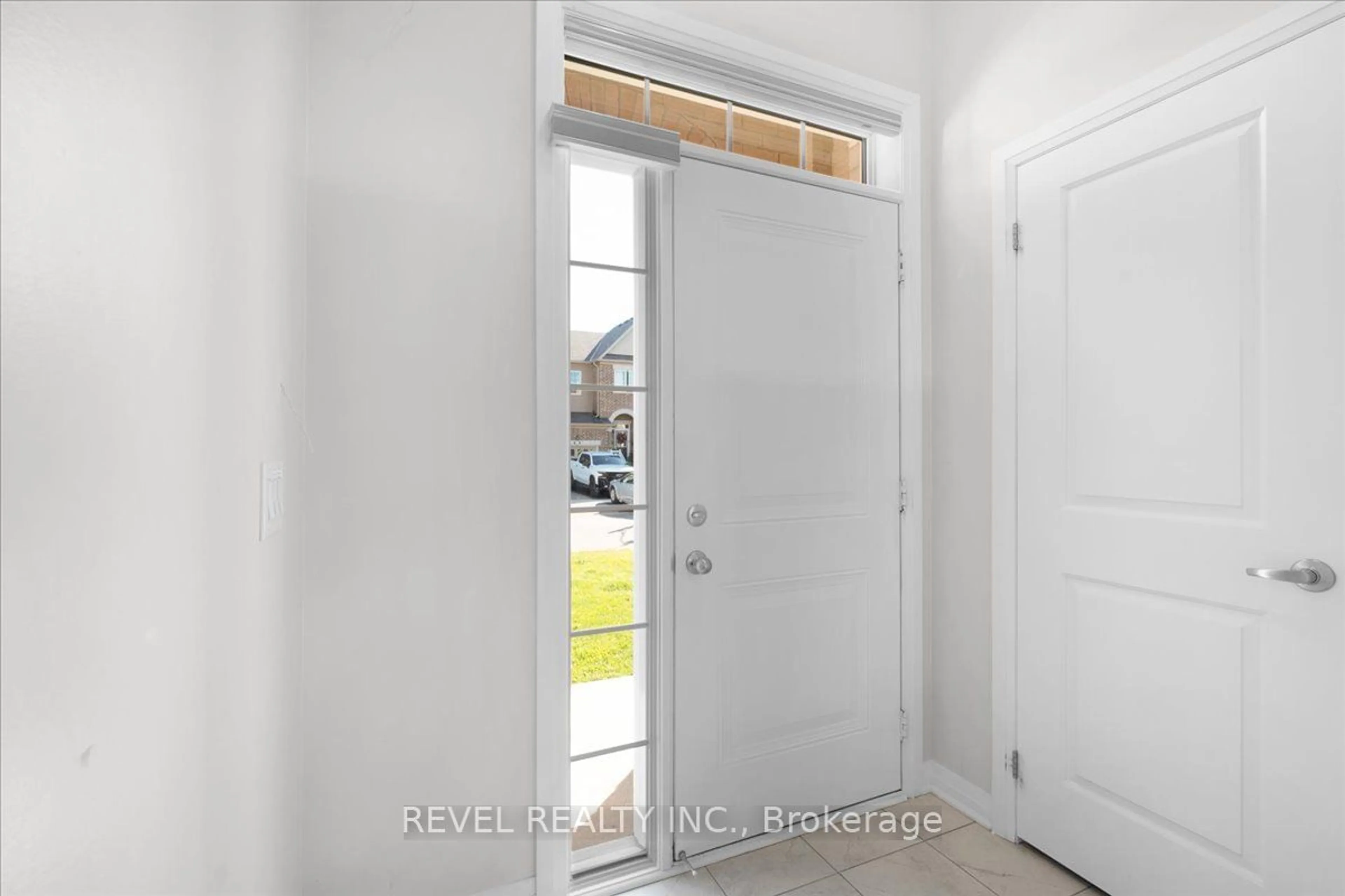 Indoor entryway for 4002 Fracchioni Dr, Lincoln Ontario L0R 1B4