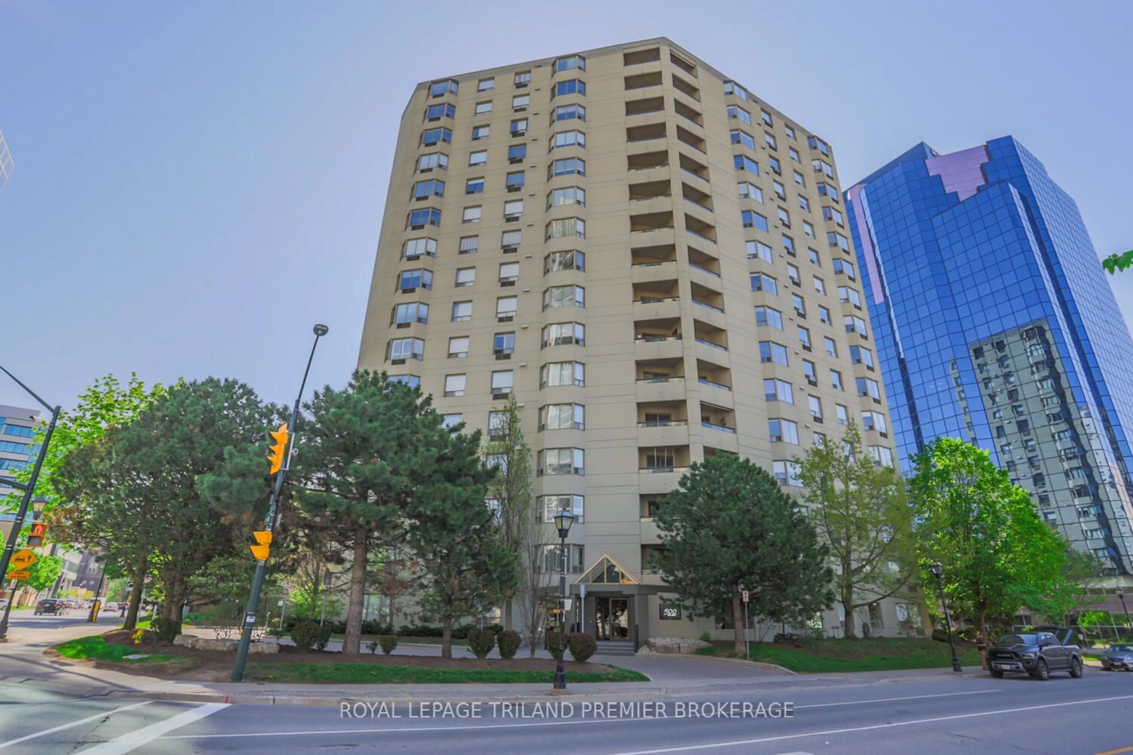 A pic from exterior of the house or condo, the front or back of building for 500 TALBOT St #903, London Ontario N6A 2S3