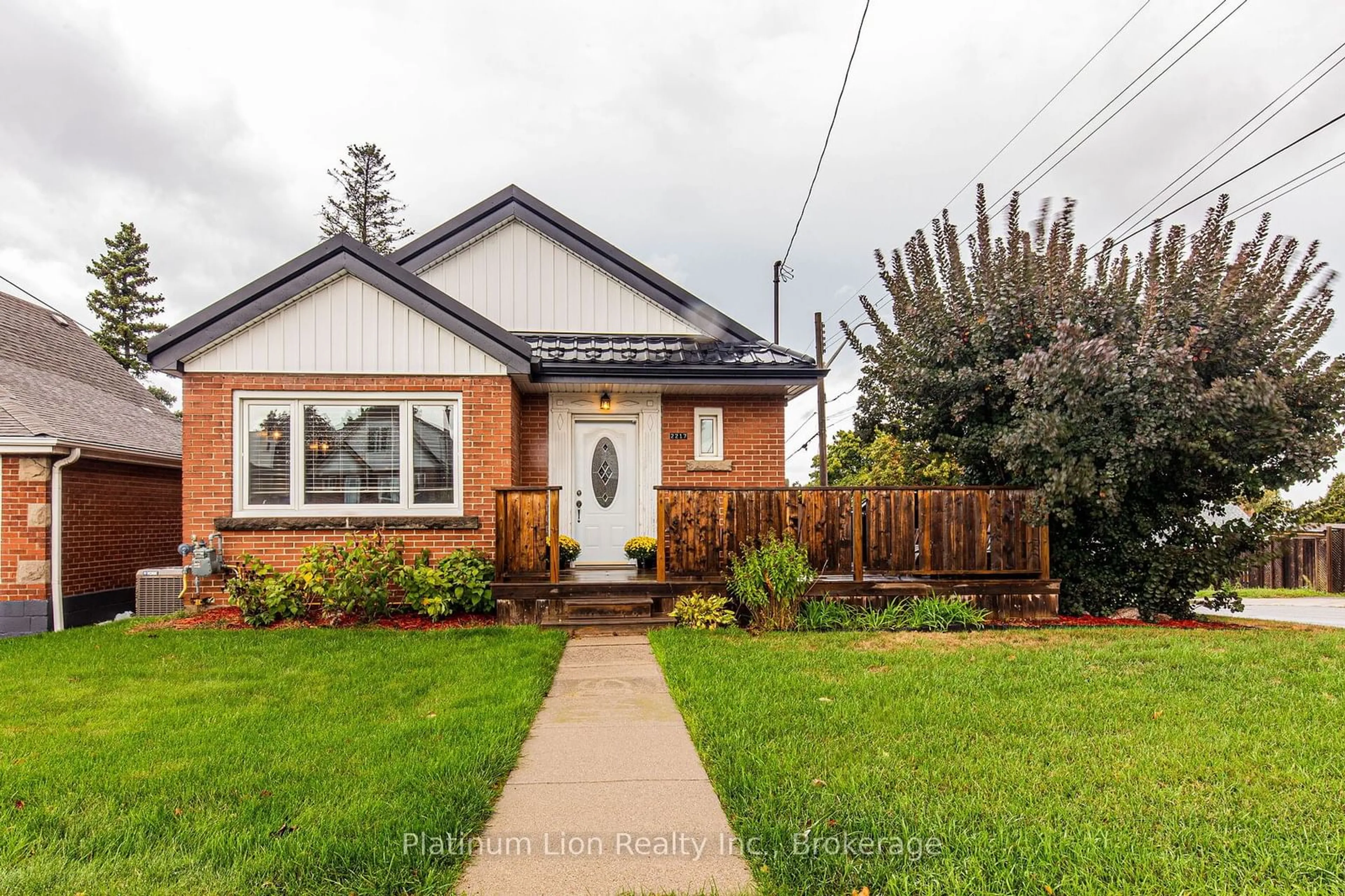 Frontside or backside of a home, cottage for 2217 King St, Hamilton Ontario L8K 1W9