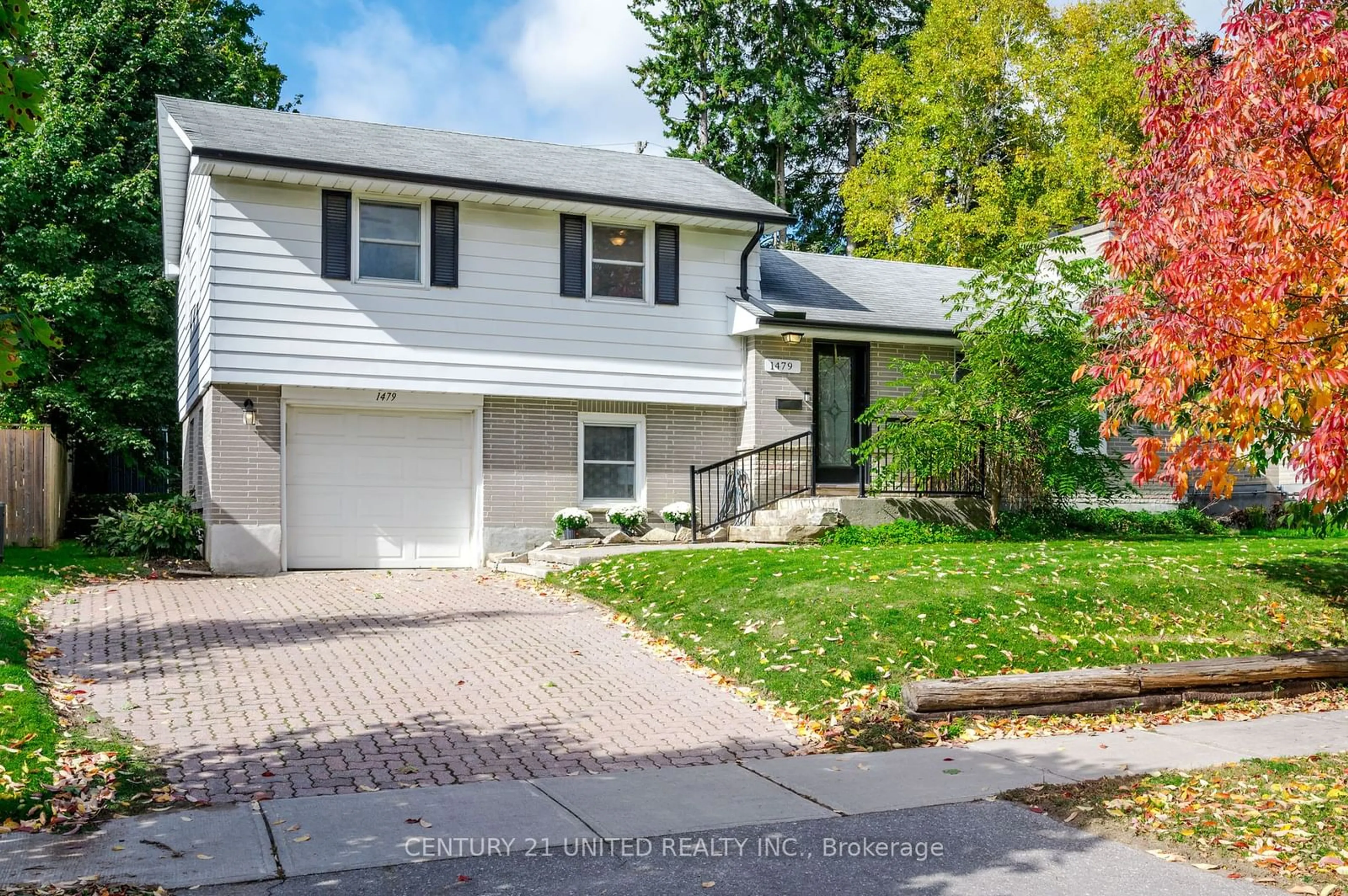 Frontside or backside of a home, the street view for 1479 Westbrook Dr, Peterborough Ontario K9J 6R5