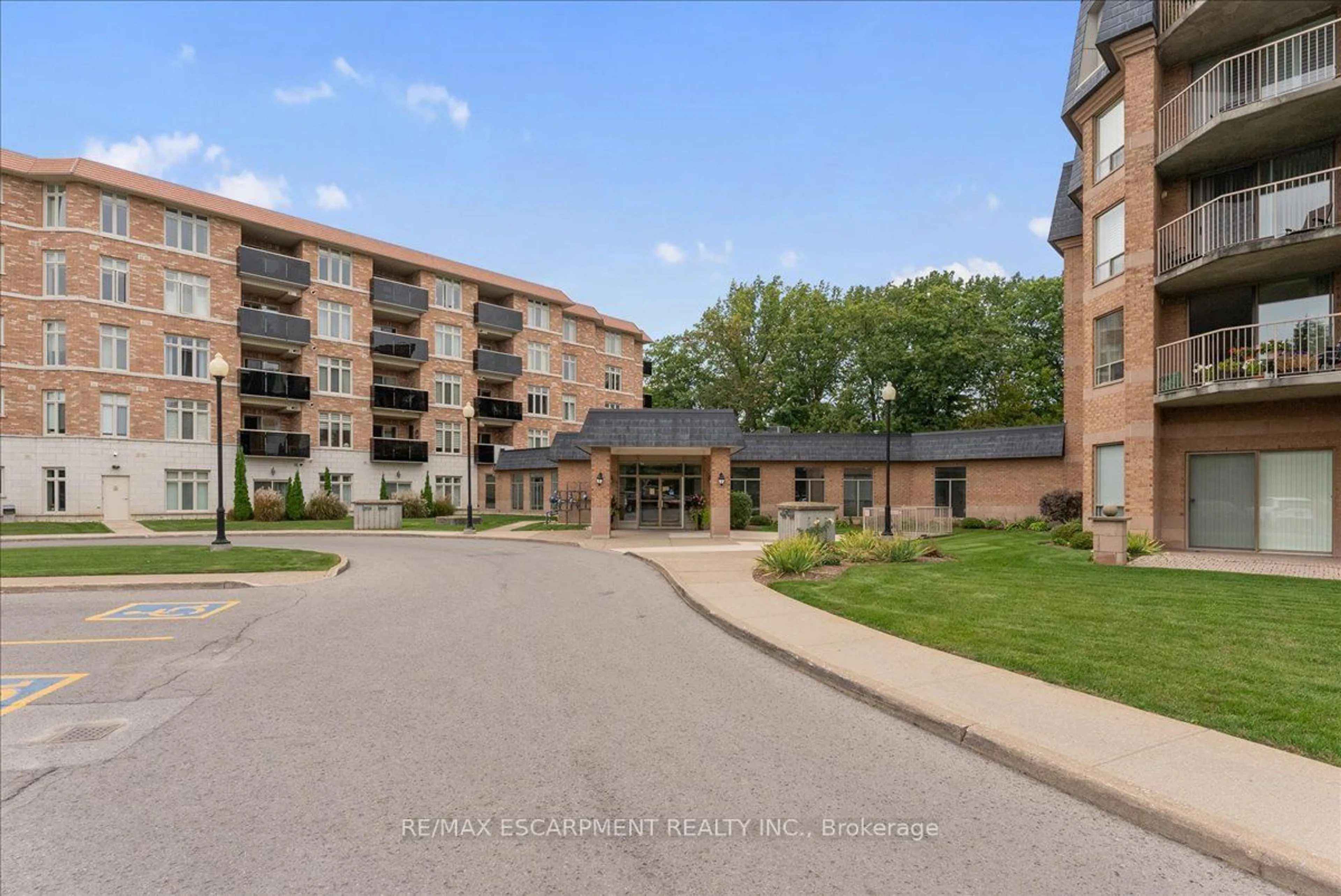 A pic from exterior of the house or condo, the front or back of building for 8111 Forest Glen Dr #225, Niagara Falls Ontario L2H 2Y7