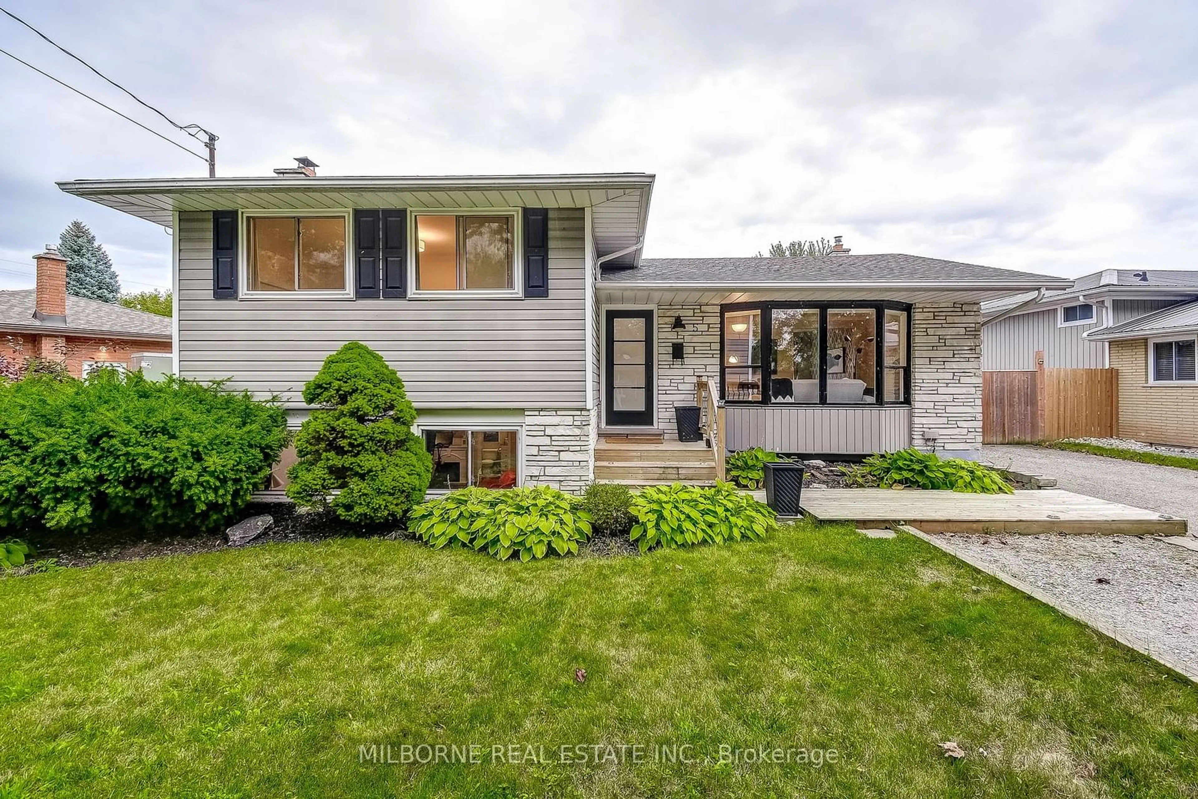 Frontside or backside of a home, cottage for 5 Cindy Dr, St. Catharines Ontario L2M 6J8