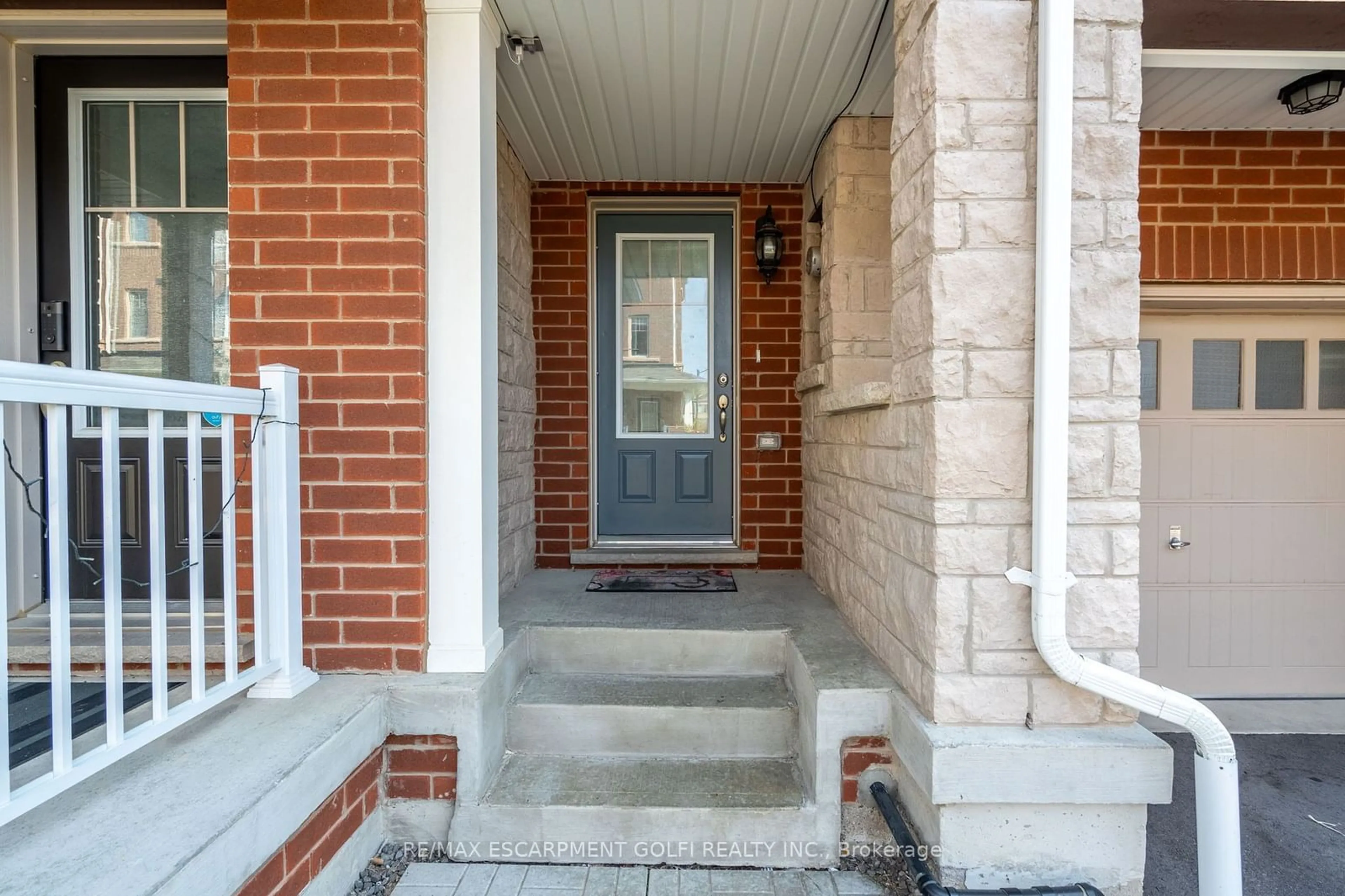 Indoor entryway, cement floor for 4 Rapids Lane, Hamilton Ontario L8K 0A3