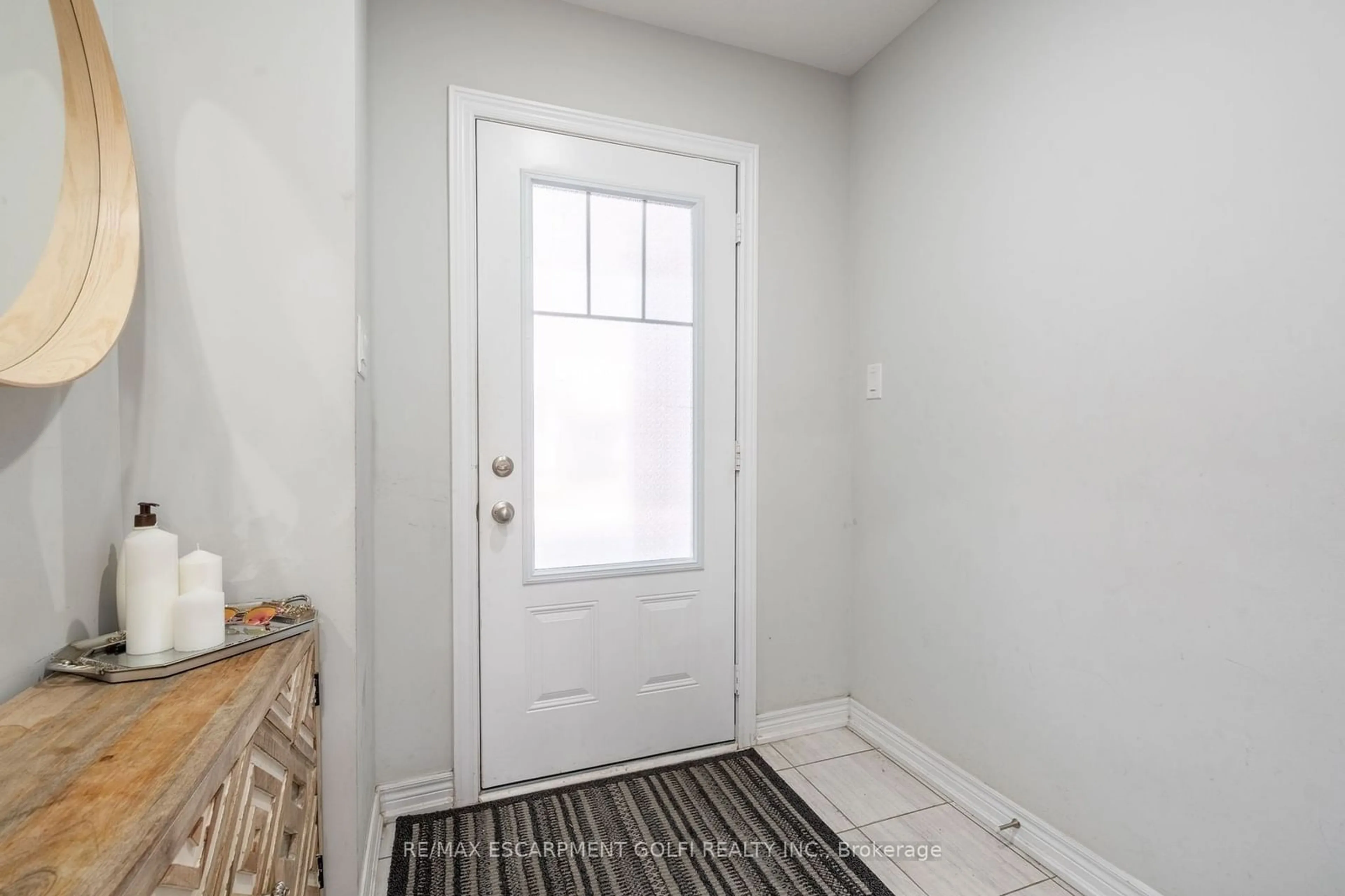 Indoor entryway, wood floors for 4 Rapids Lane, Hamilton Ontario L8K 0A3