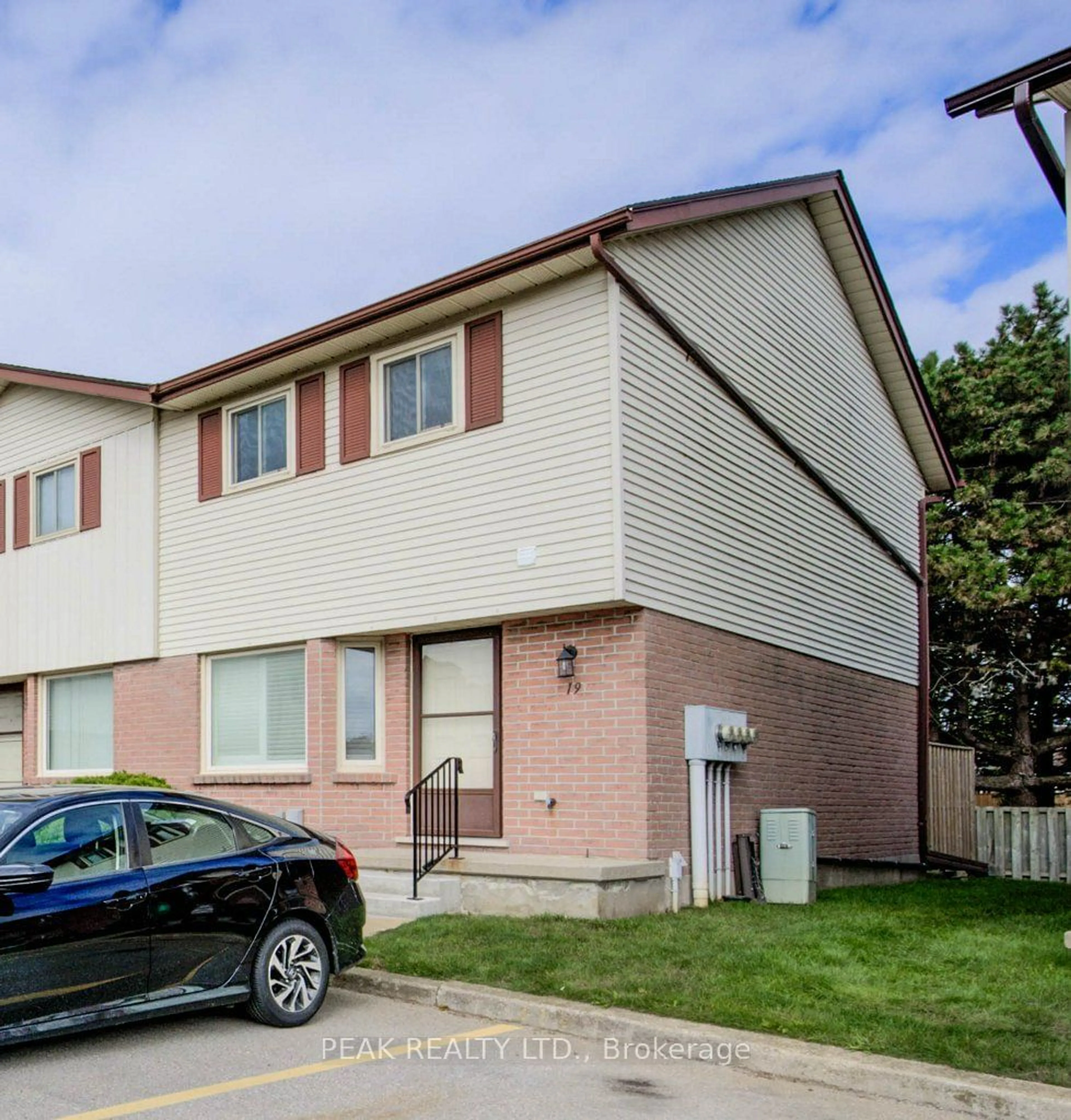 A pic from exterior of the house or condo, the street view for 1135 Nellis St #19, Woodstock Ontario N4T 1P7