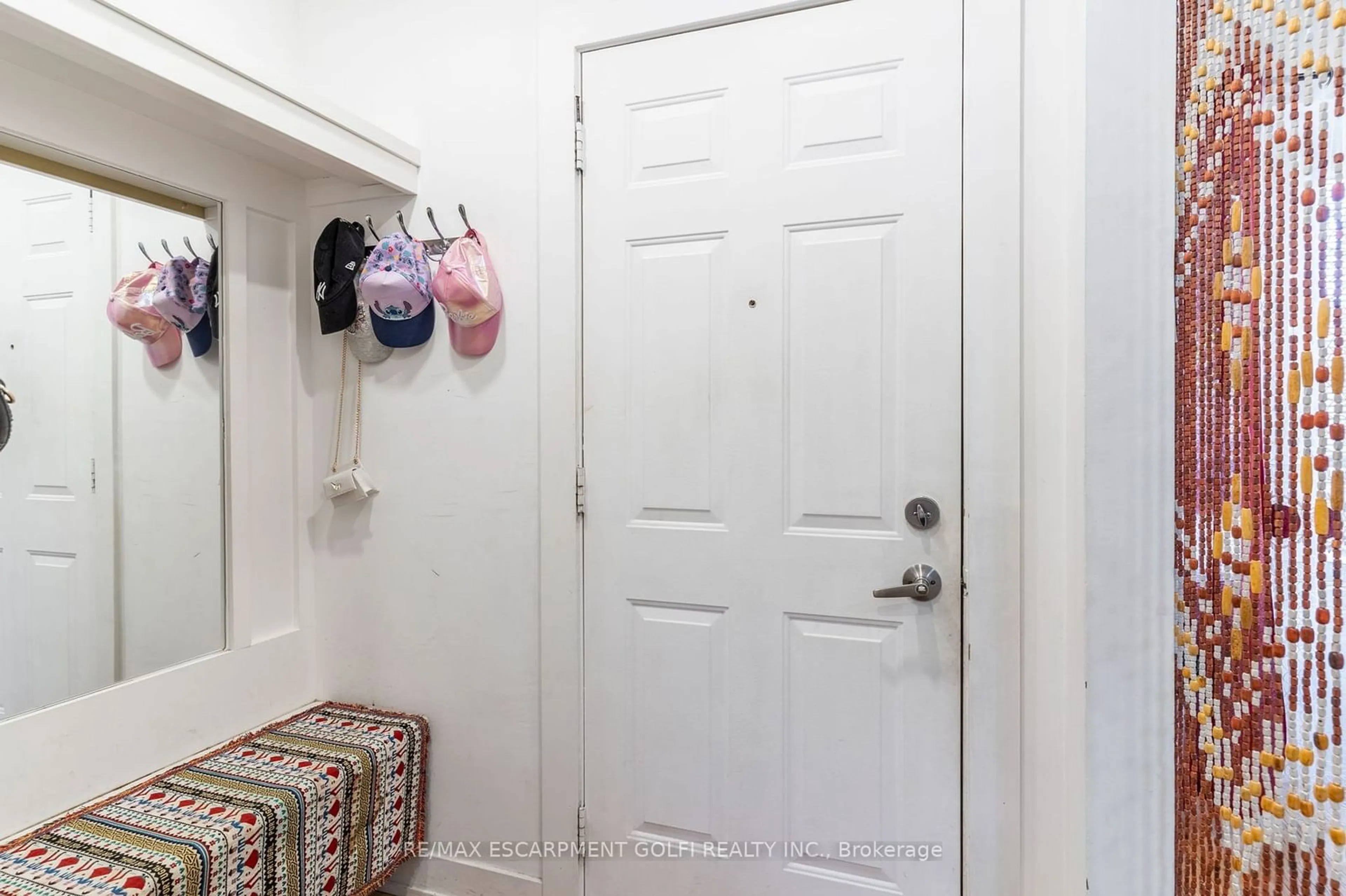 Indoor entryway, not visible floor for 800 Upper Paradise Rd #13, Hamilton Ontario L9C 7K9