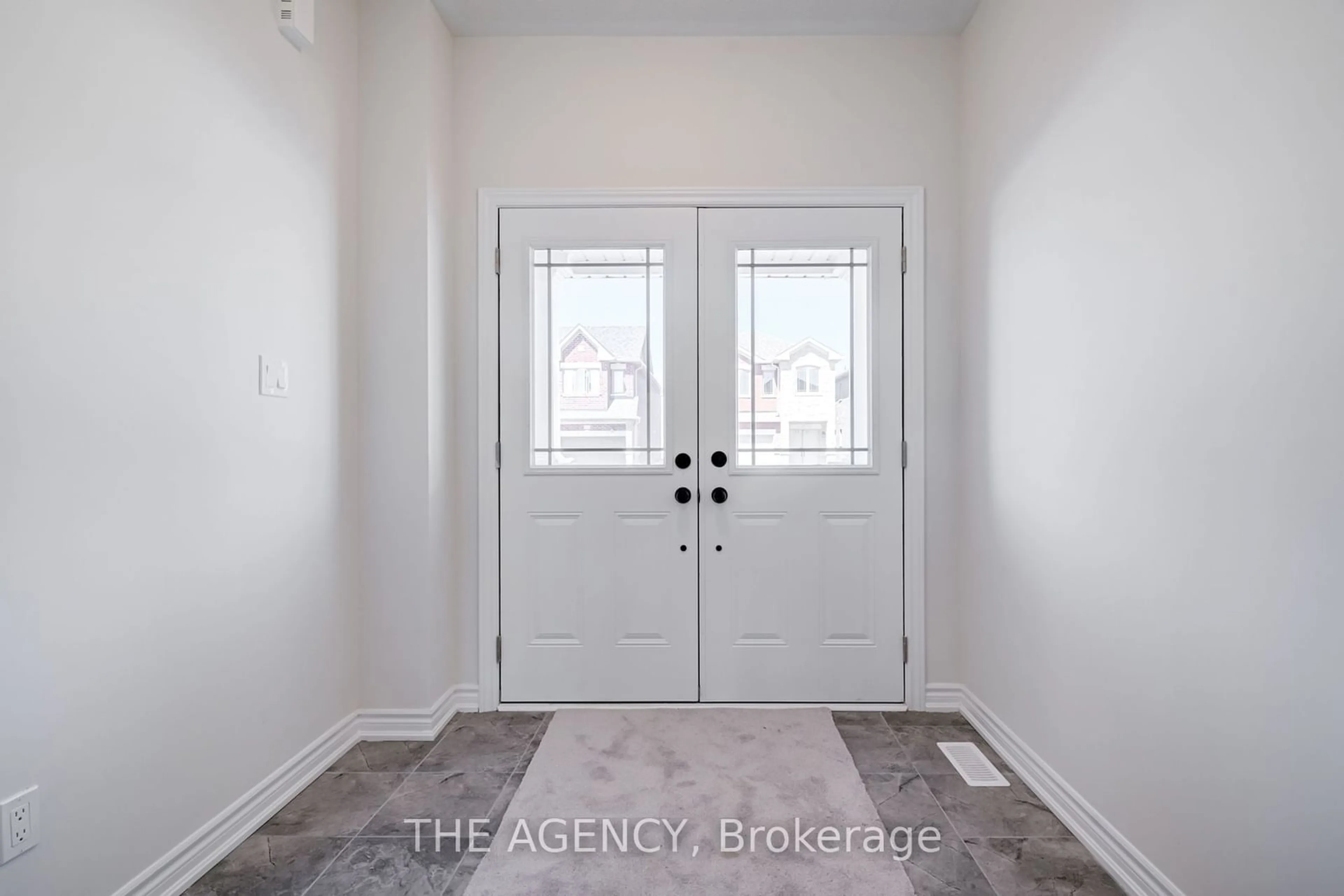 Indoor entryway, wood floors for 225 Palace St, Thorold Ontario L2V 0J7