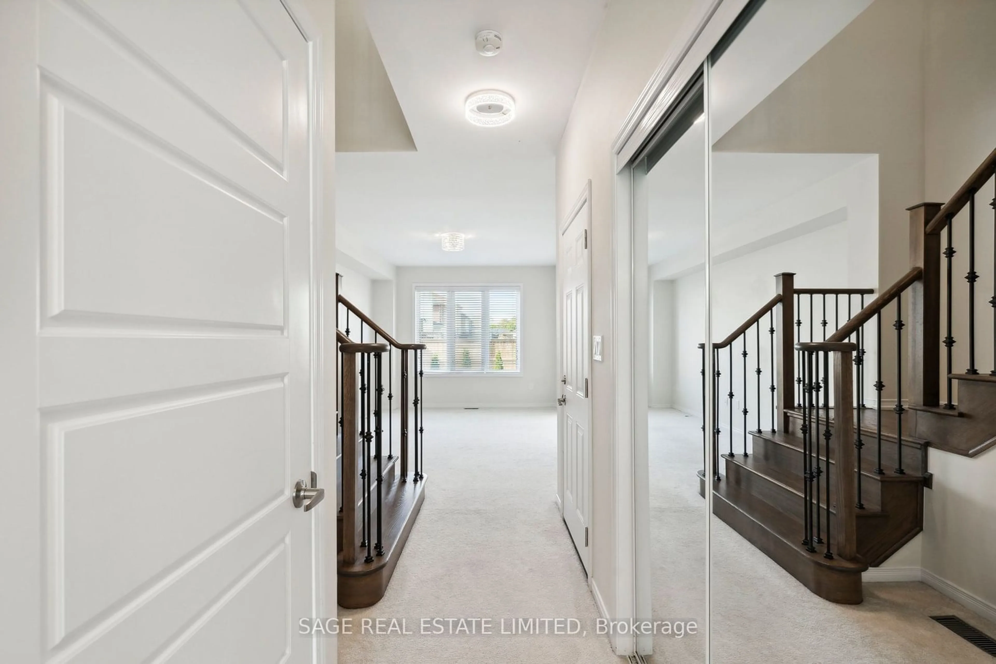 Indoor entryway for 5 Legacy Lane, Thorold Ontario L3B 5N5