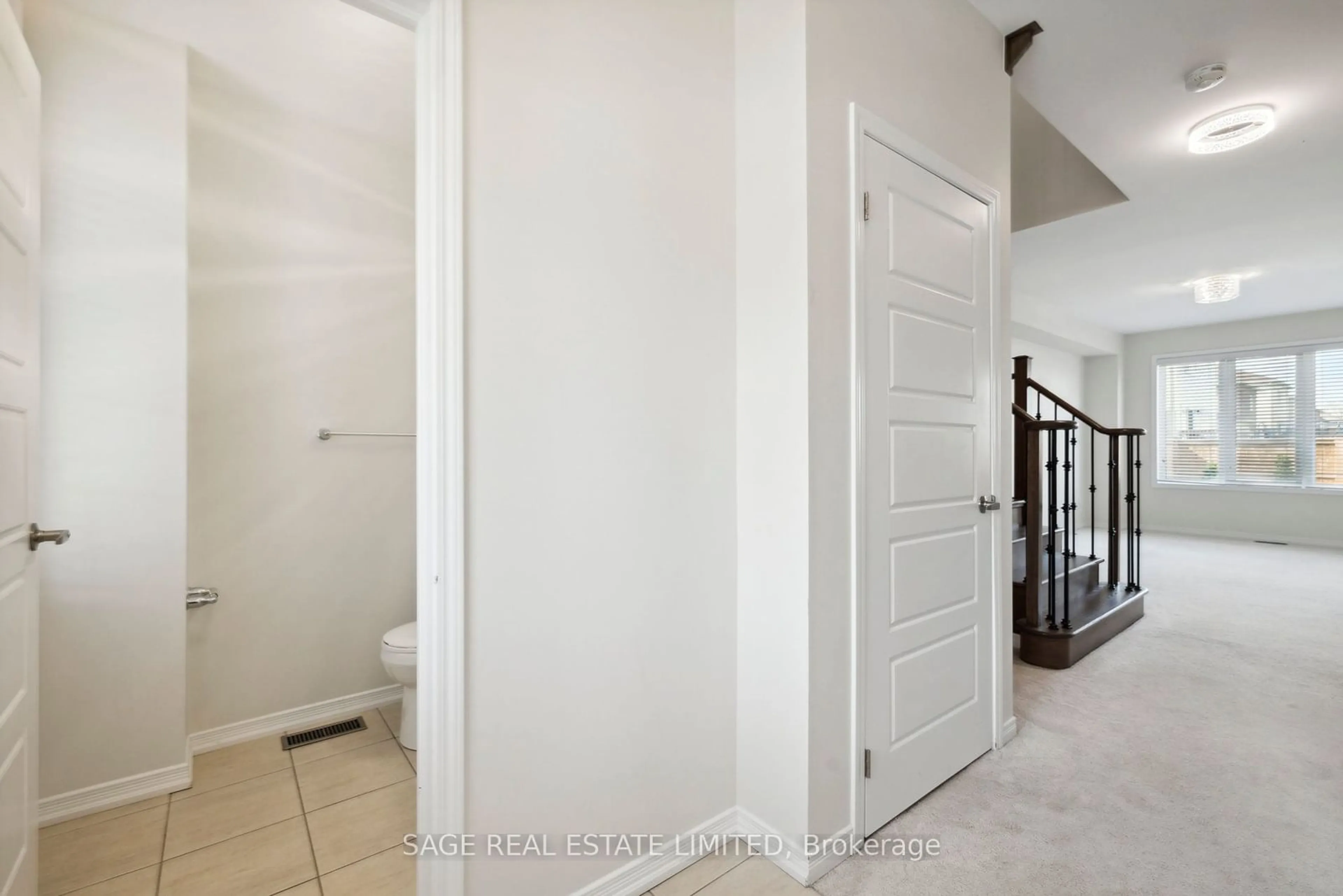 Indoor entryway for 5 Legacy Lane, Thorold Ontario L3B 5N5