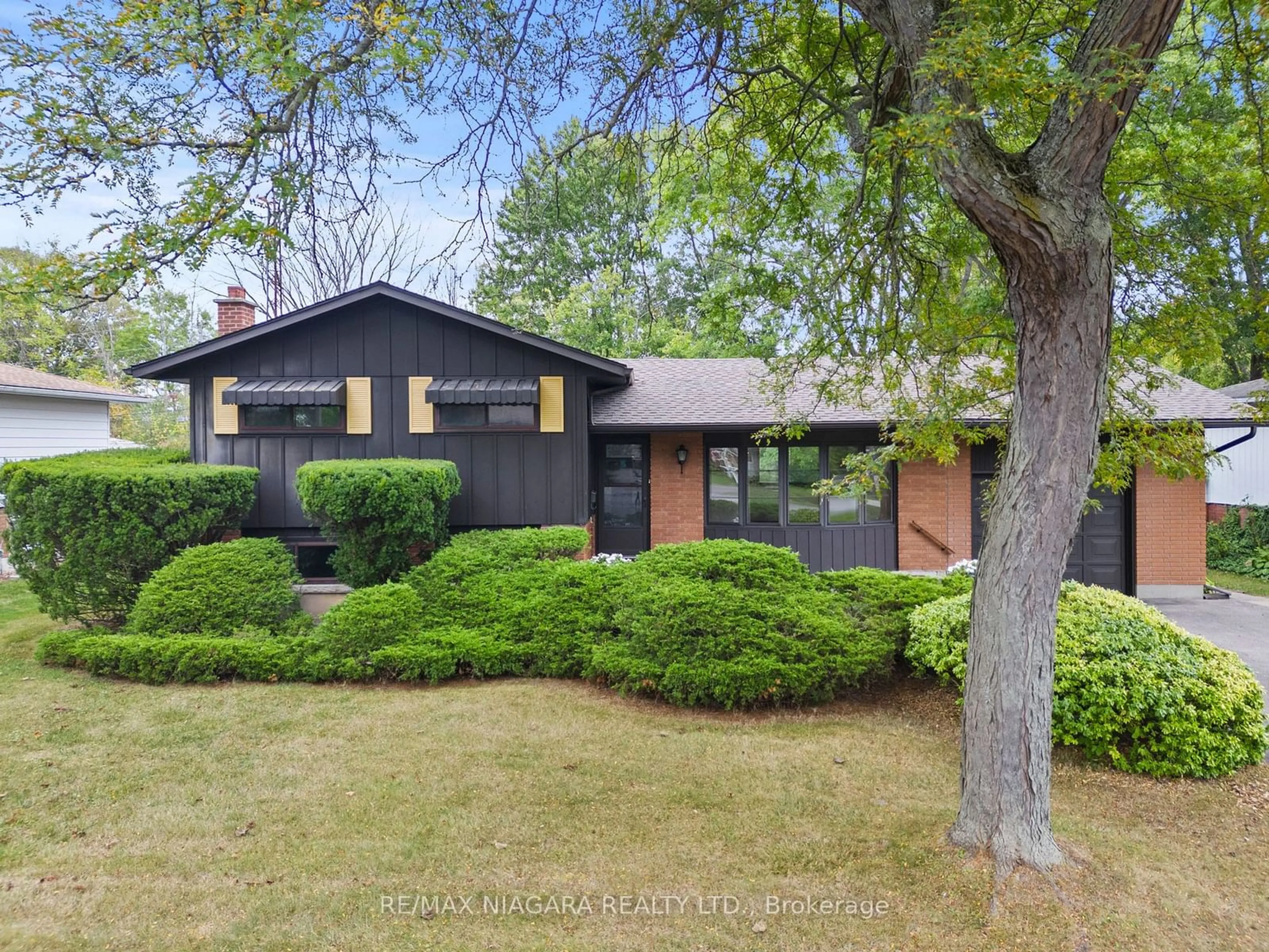 Frontside or backside of a home, cottage for 28 Richmond St, Welland Ontario L3B 5L6