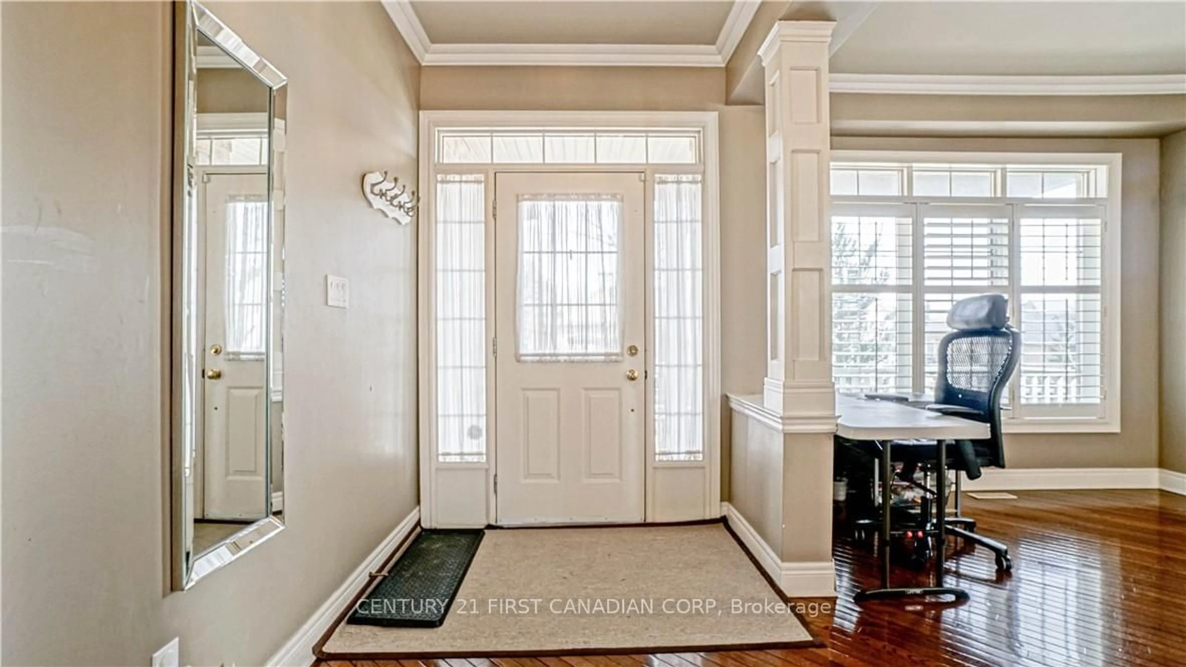 Indoor entryway, wood floors for 322 Chambers Pl, London Ontario N6B 1R1