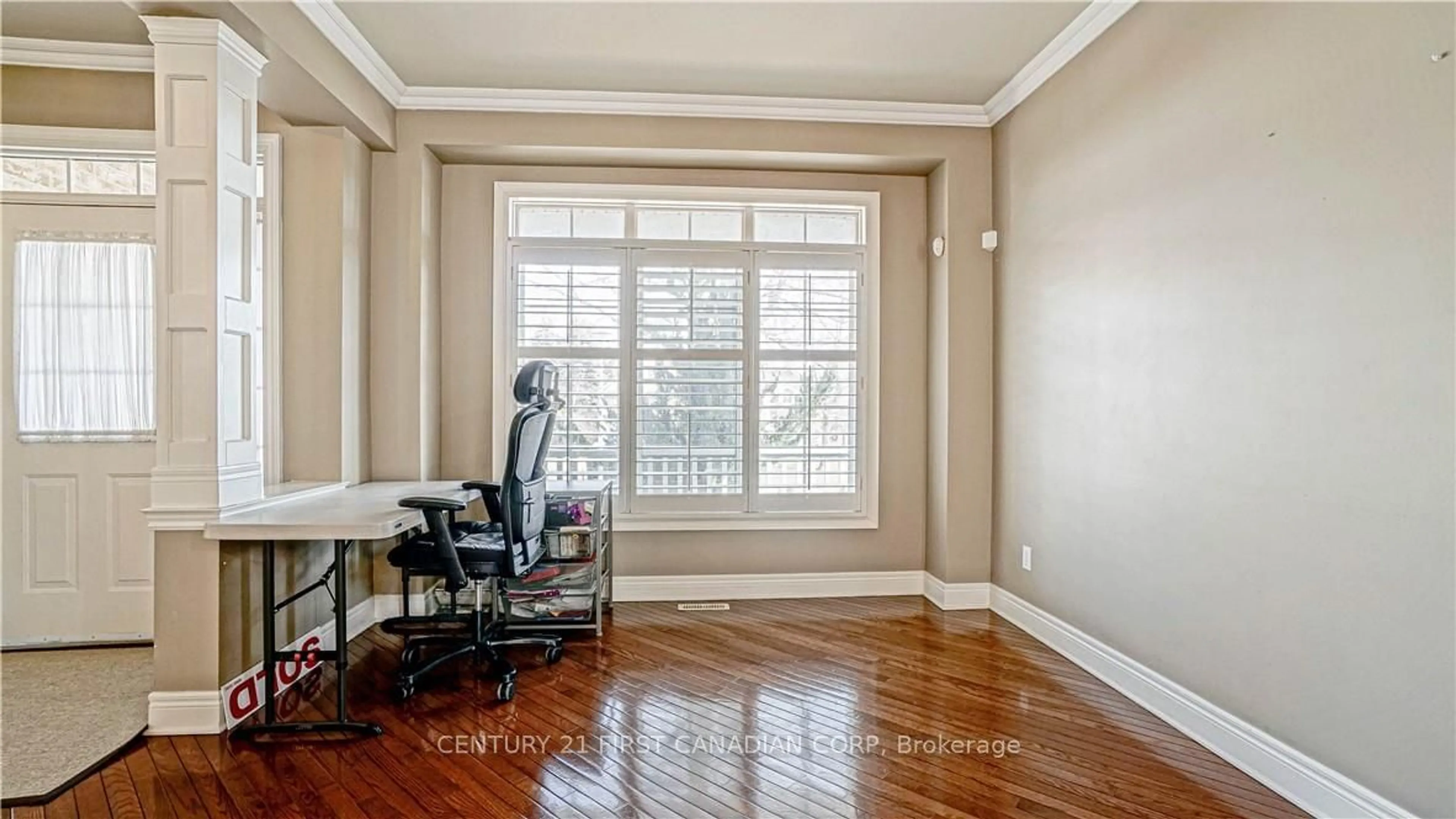 A pic of a room, wood floors for 322 Chambers Pl, London Ontario N6B 1R1