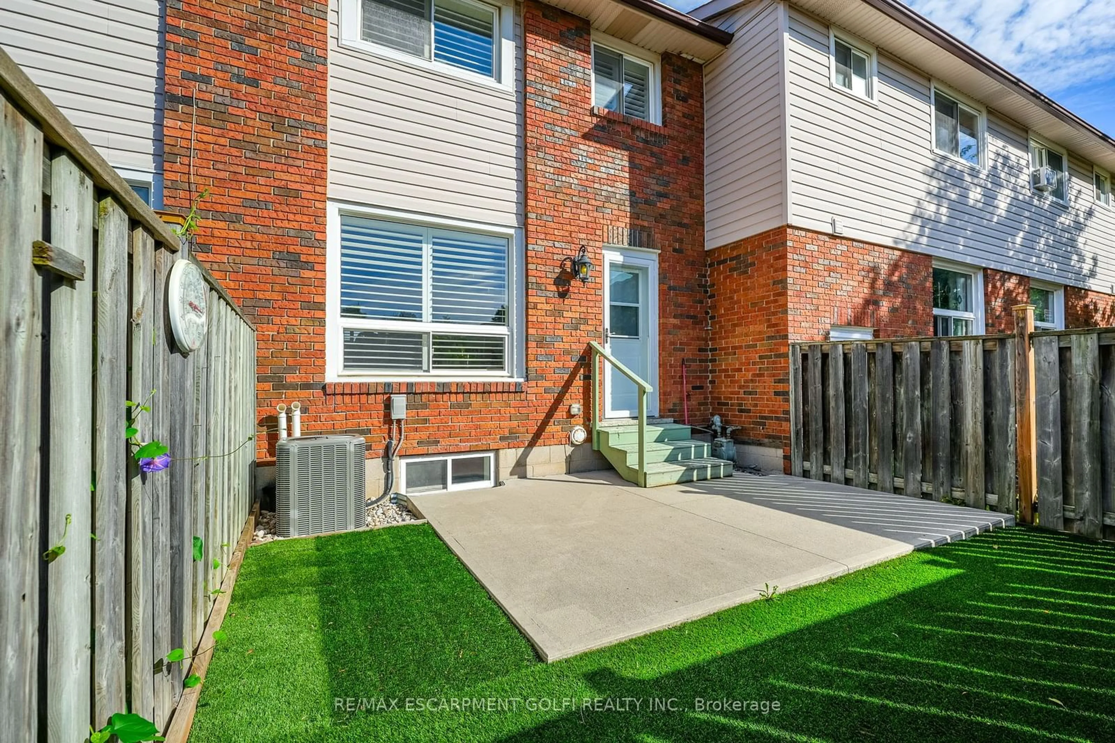 A pic from exterior of the house or condo for 202 LAVINA Cres #10, Hamilton Ontario L9C 6R8