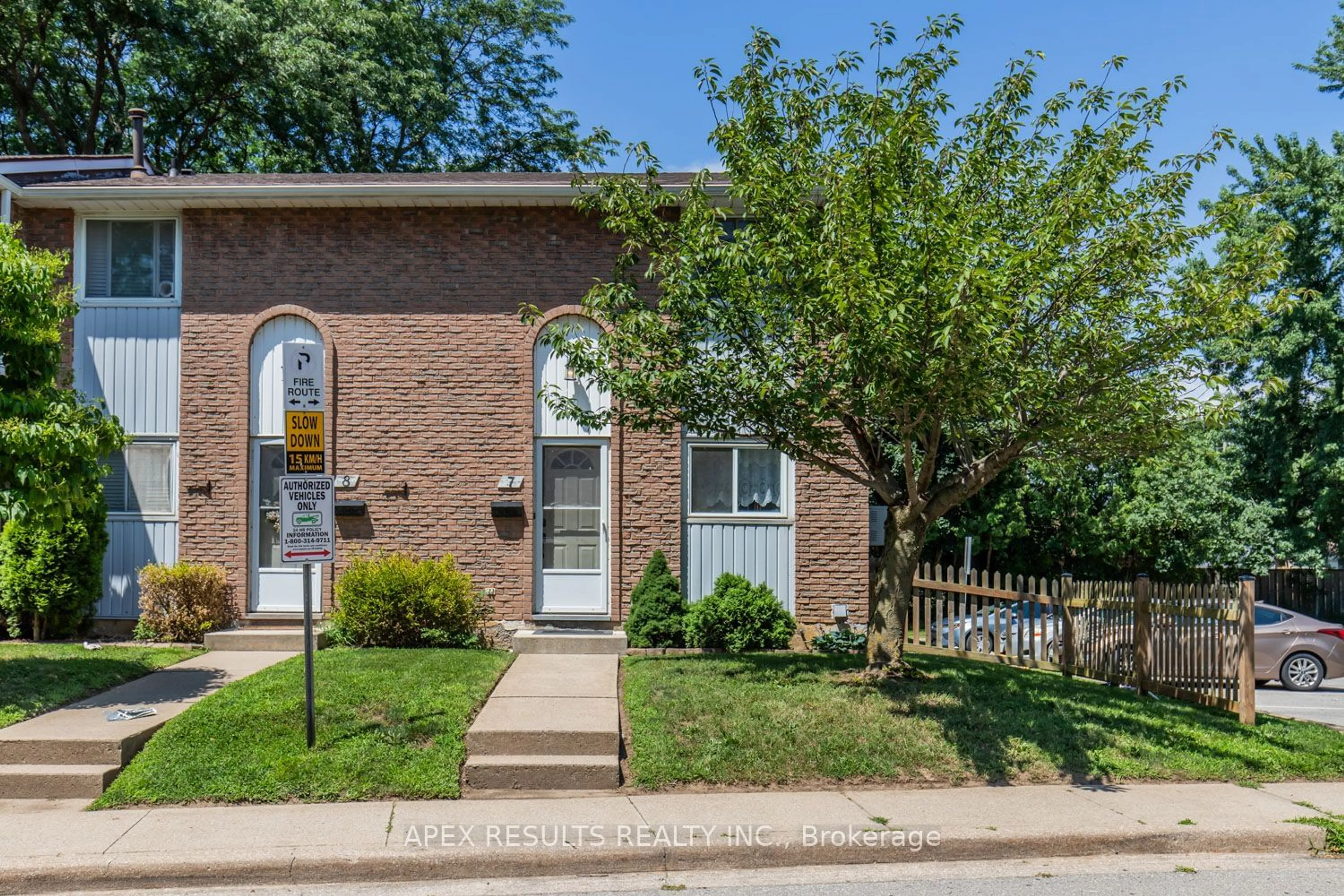 A pic from exterior of the house or condo, the street view for 25 Linfield Dr #7, St. Catharines Ontario L2N 5T7