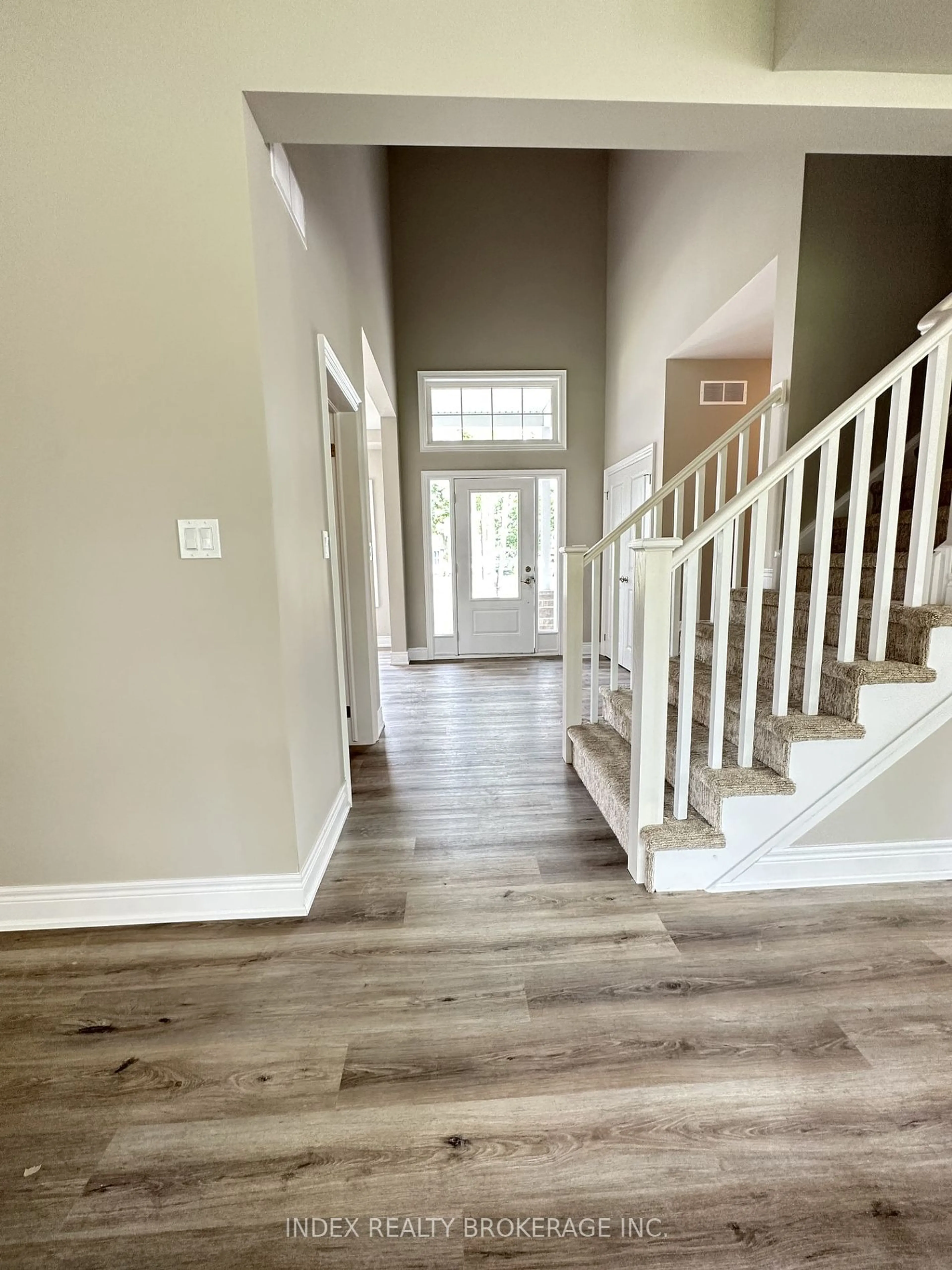 Indoor entryway, wood floors for 3109 Riselay Ave, Fort Erie Ontario L0S 1N0