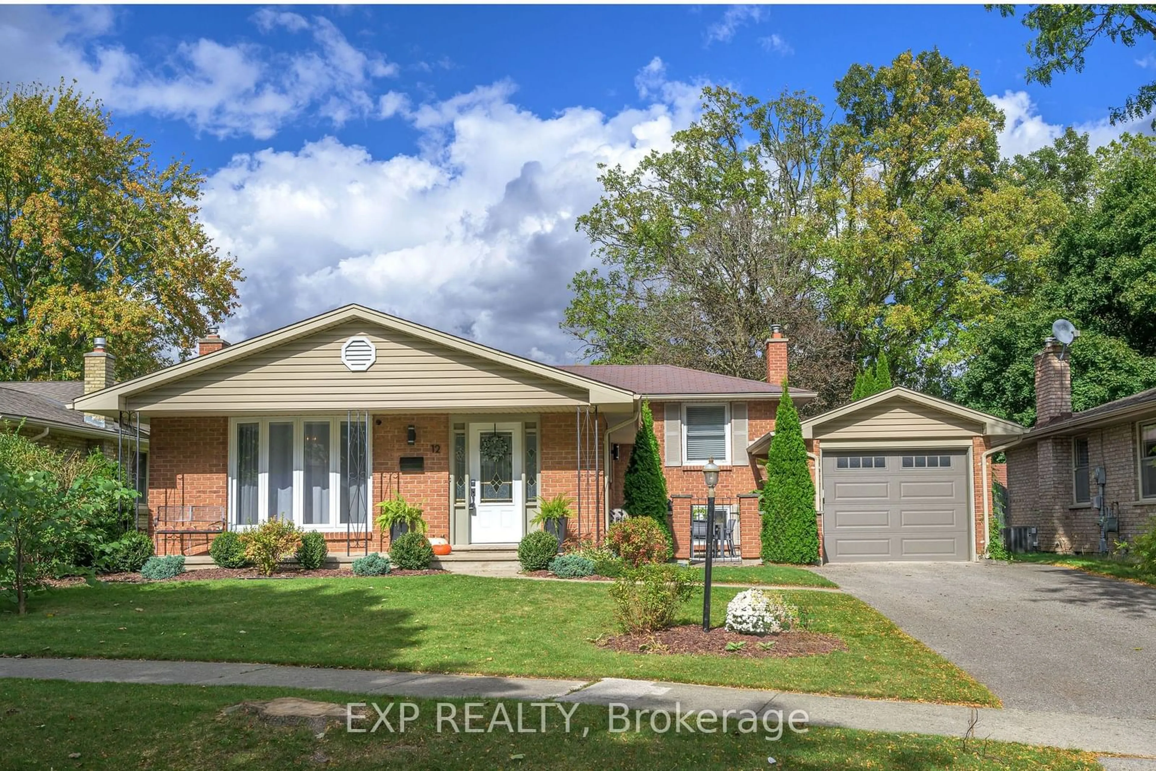 Home with brick exterior material for 12 Killarney Rd, London Ontario N5X 2A7