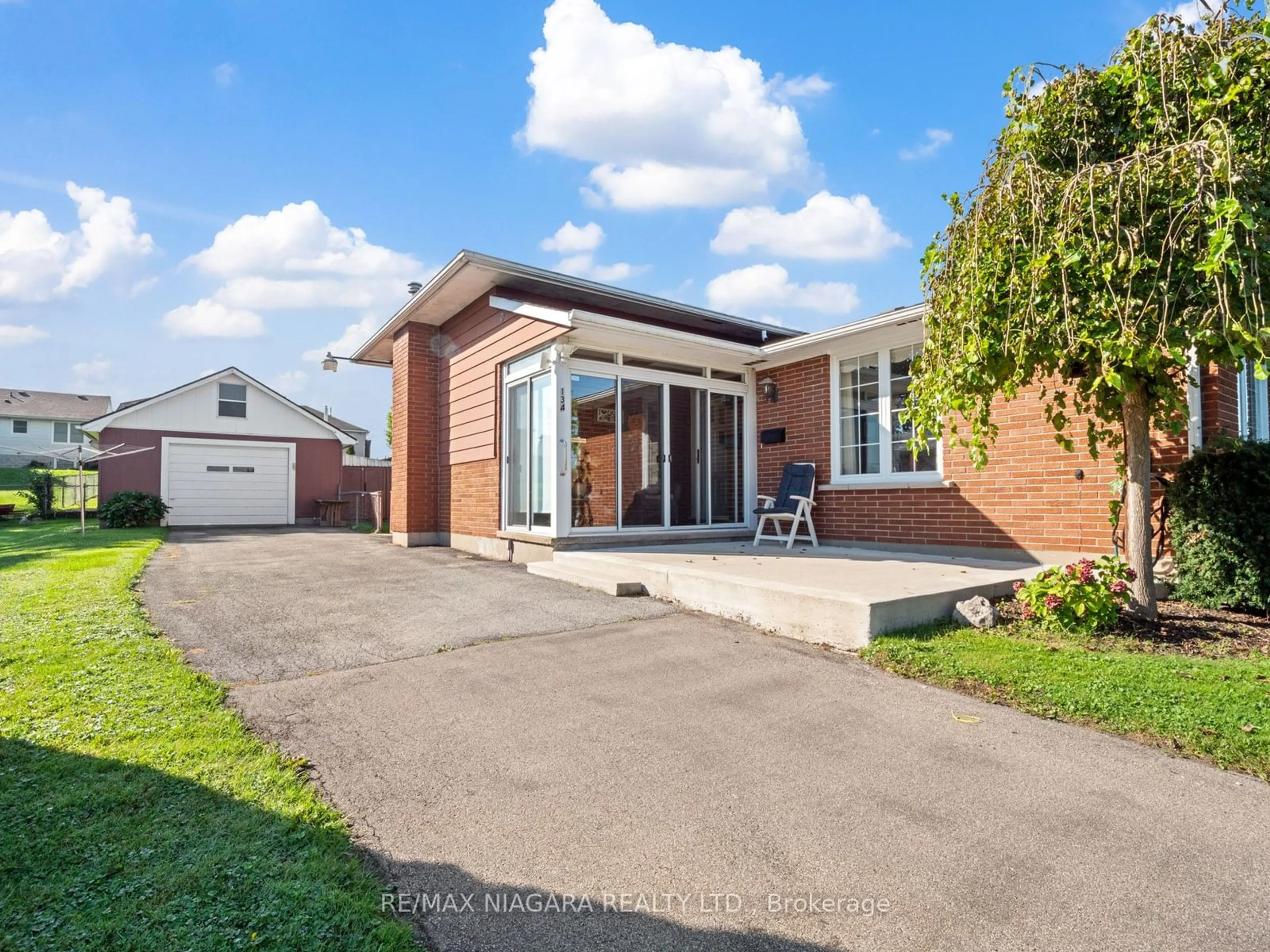 Frontside or backside of a home for 134 Champlain Dr, Fort Erie Ontario L2A 1Z8