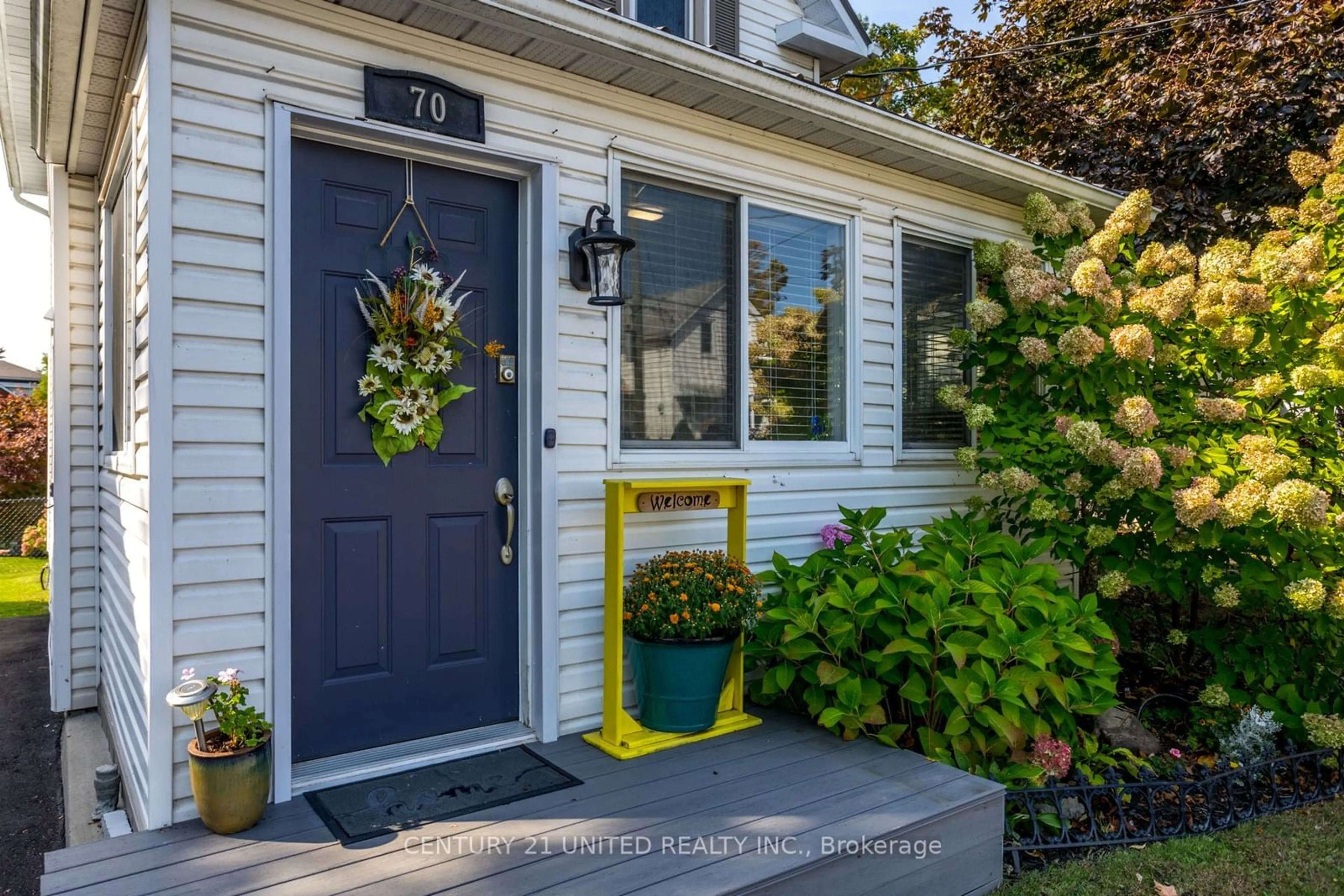 Indoor entryway, wood floors for 70 Centre St, Trent Hills Ontario K0L 1L0