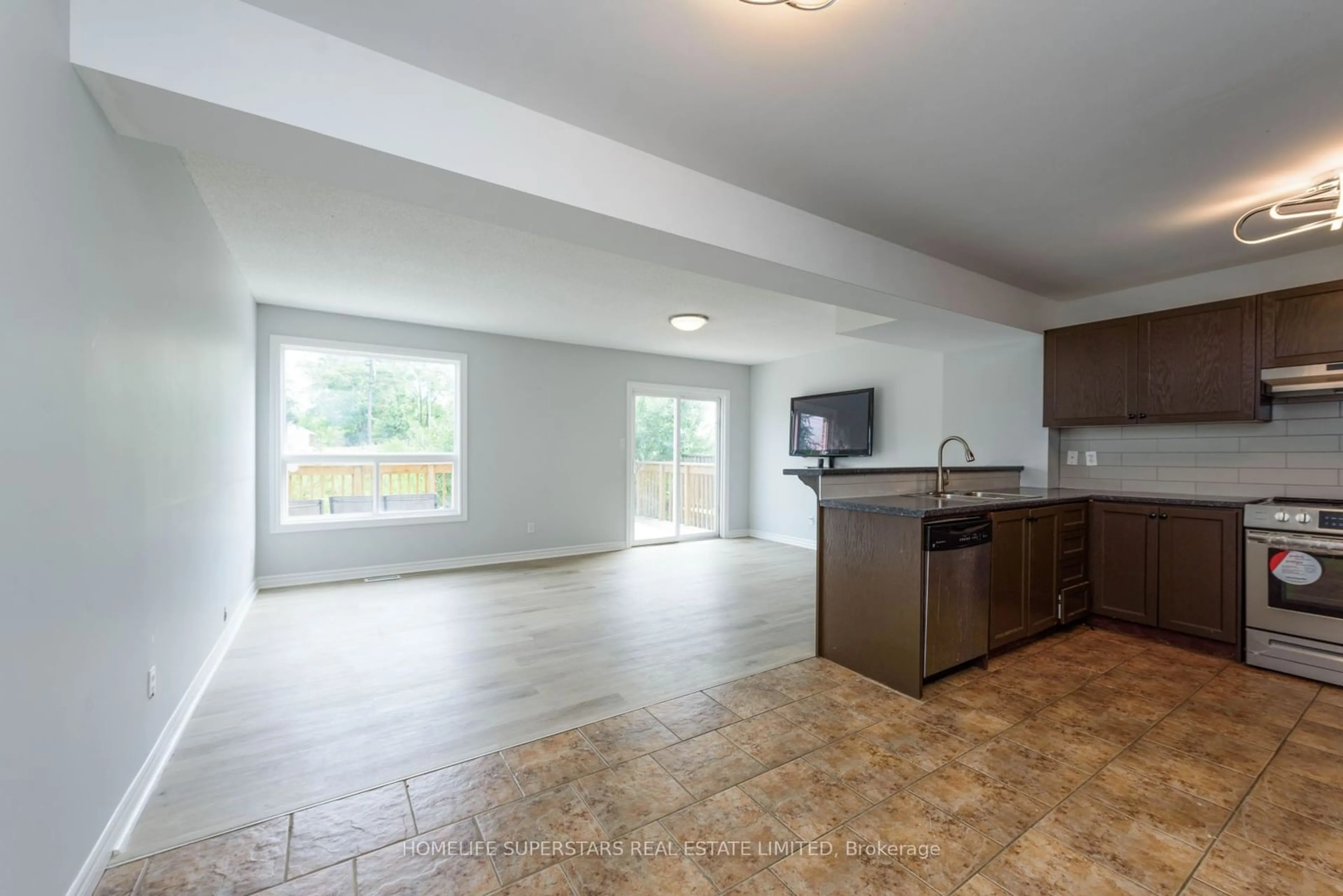 Open concept kitchen for 59 Thames Way, Hamilton Ontario L0R 1W0