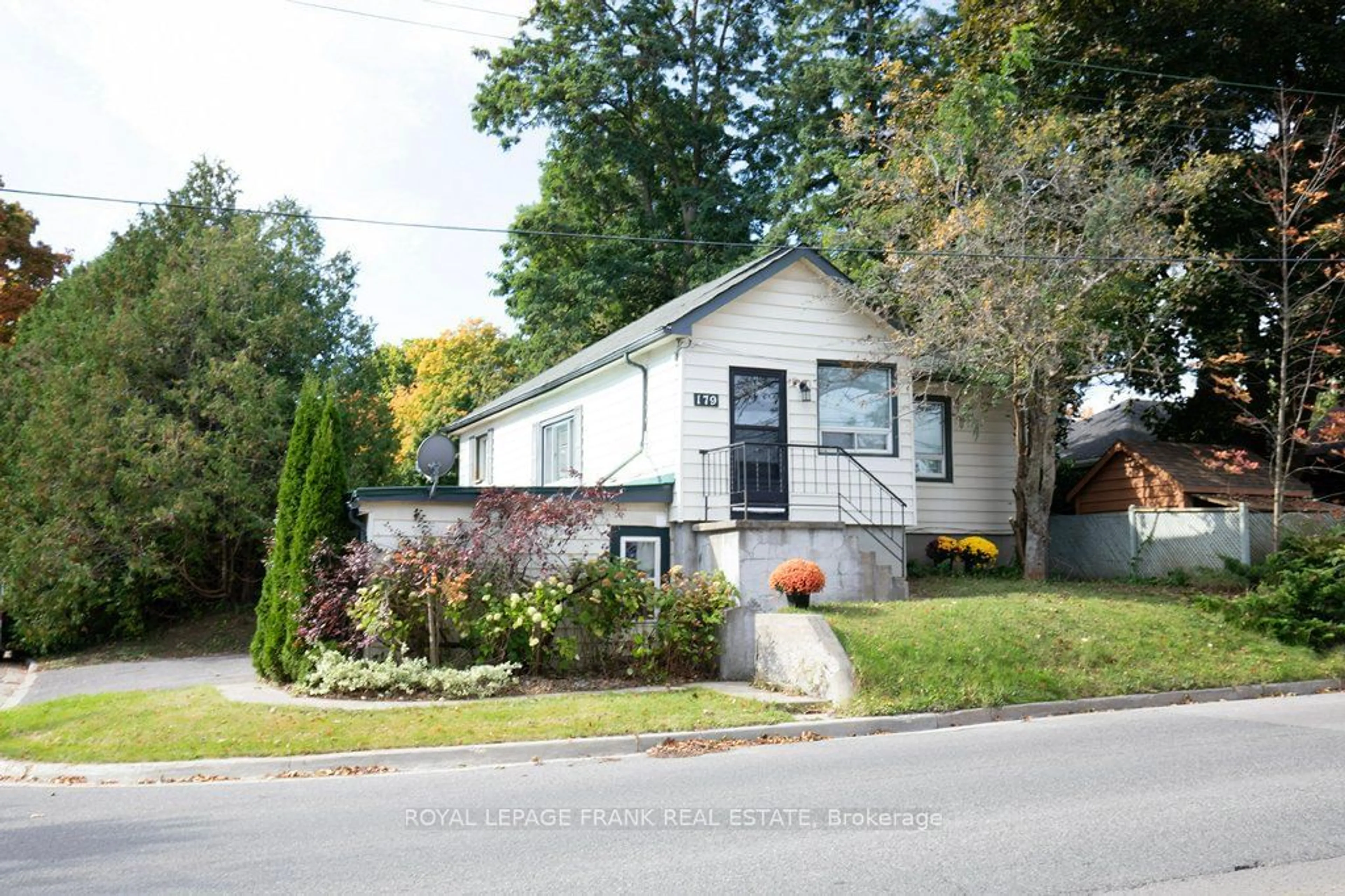 Frontside or backside of a home, cottage for 179 Barnardo Ave, Peterborough Ontario K9H 5V4