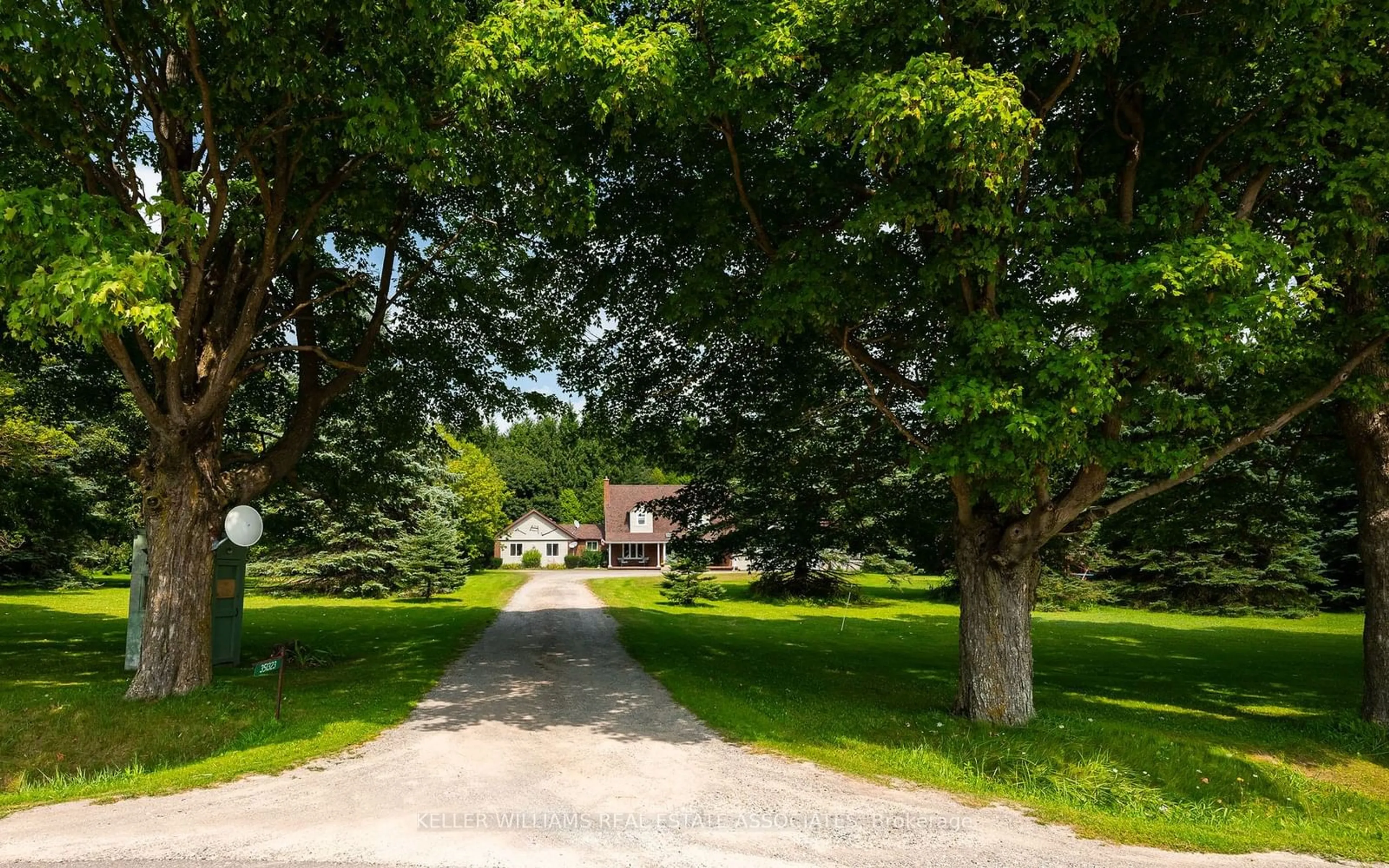 Patio, the street view for 351323 17th Line, East Garafraxa Ontario L9W 7E1