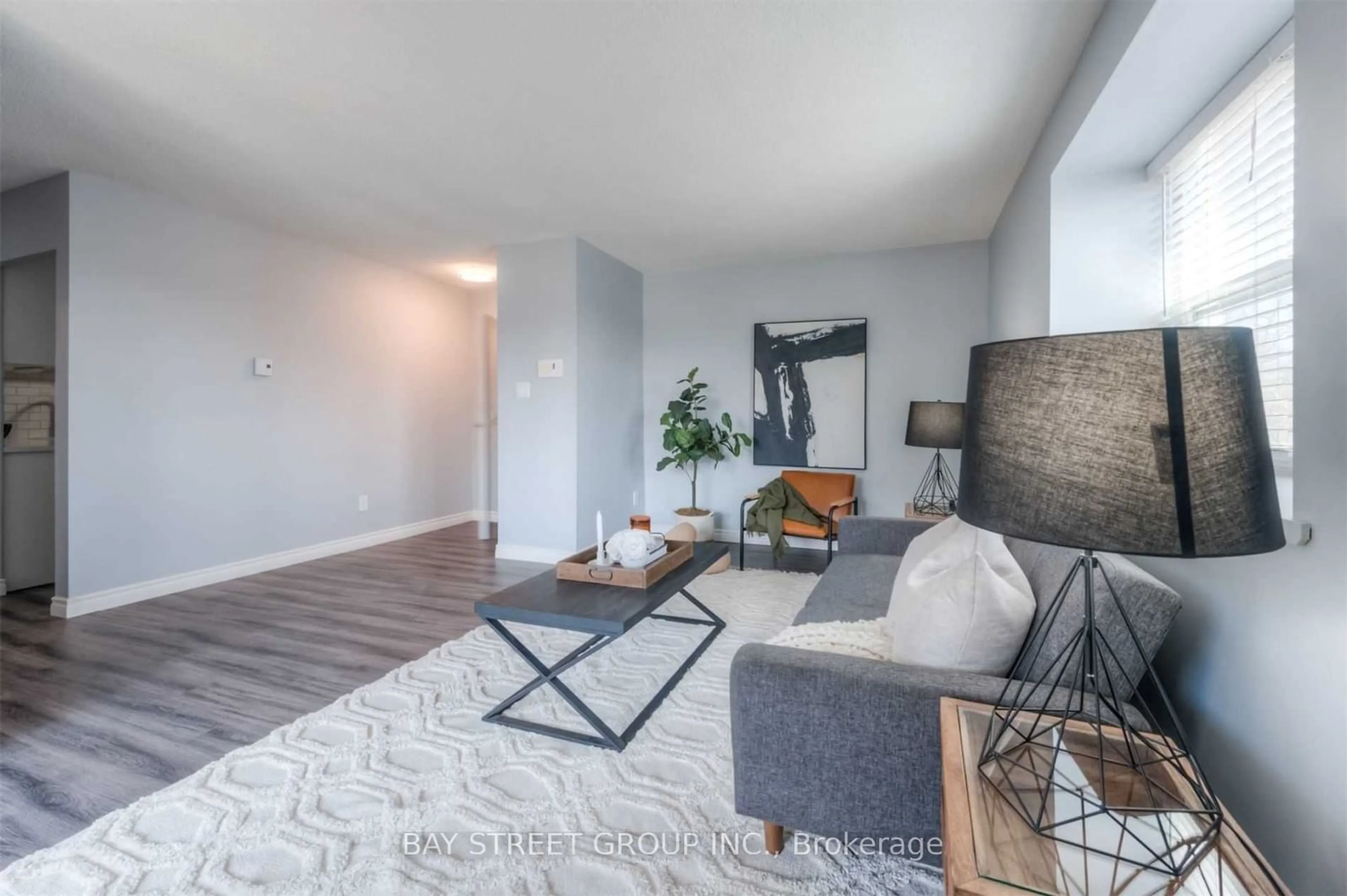 Living room, carpet floors for 83 Westmount Rd #2, Waterloo Ontario N2L 5G5