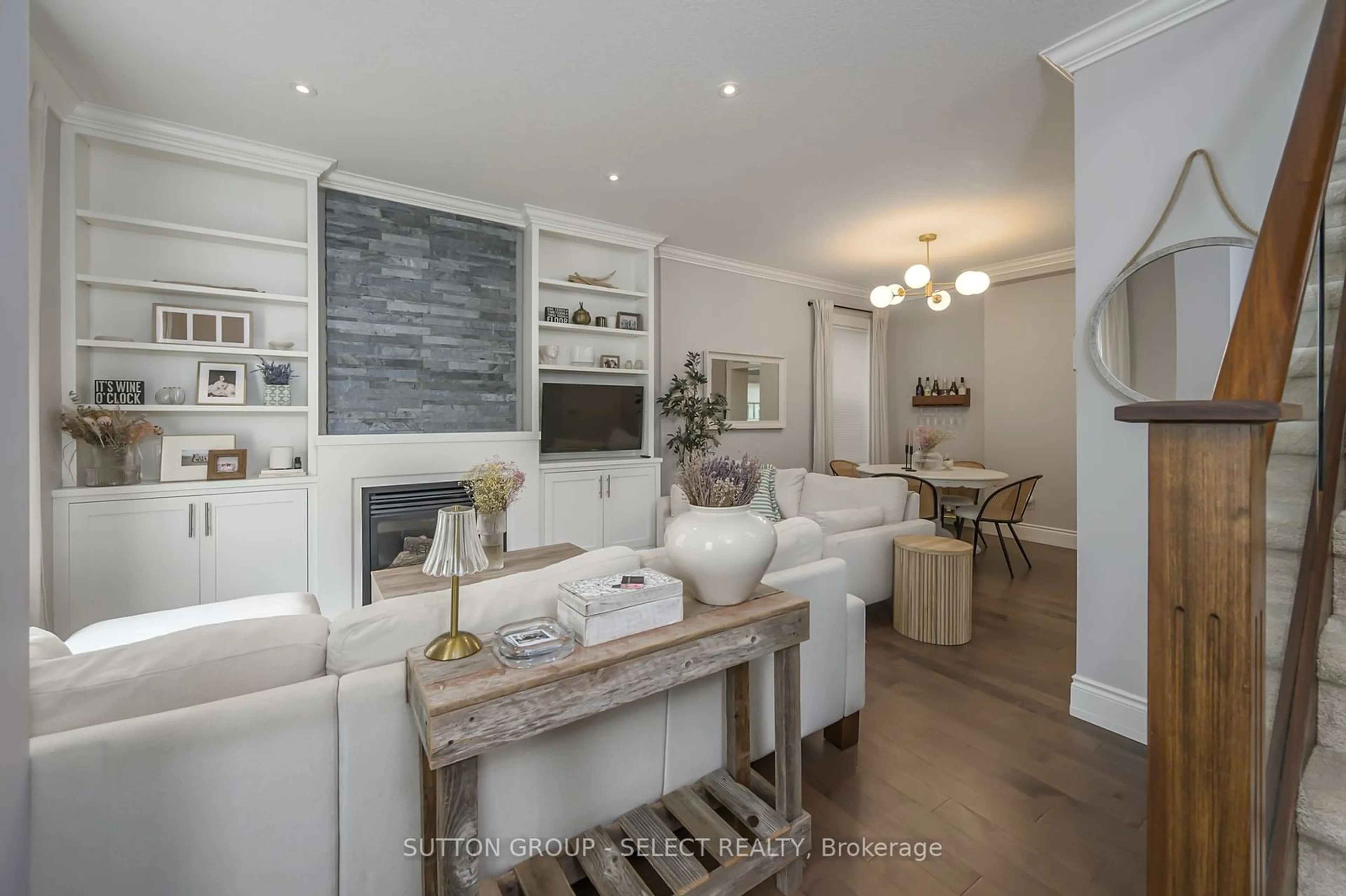 Living room, wood floors for 943 Colborne St, London Ontario N6A 4A5