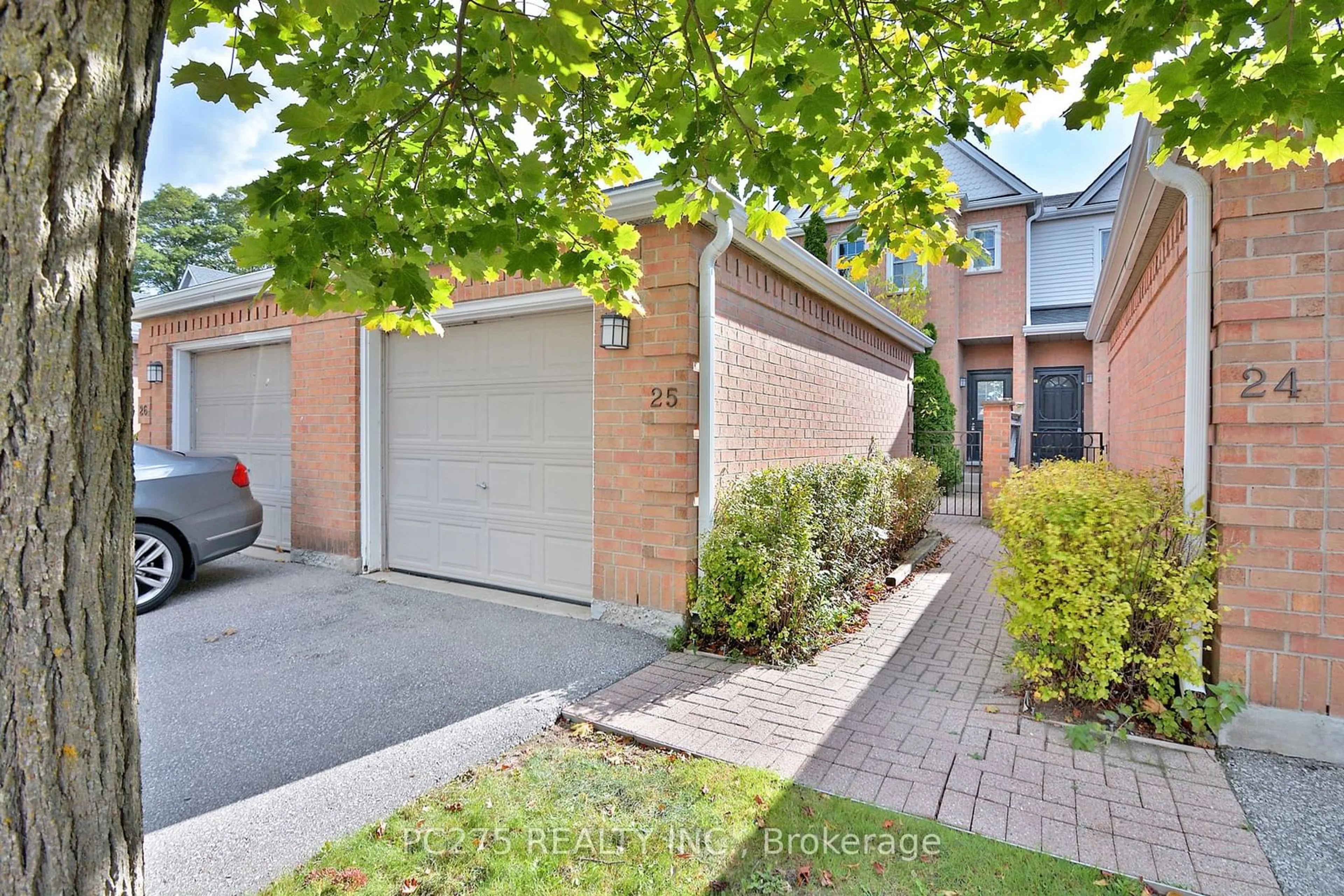 A pic from exterior of the house or condo, the street view for 1570 Richmond St #25, London Ontario N6G 4W1