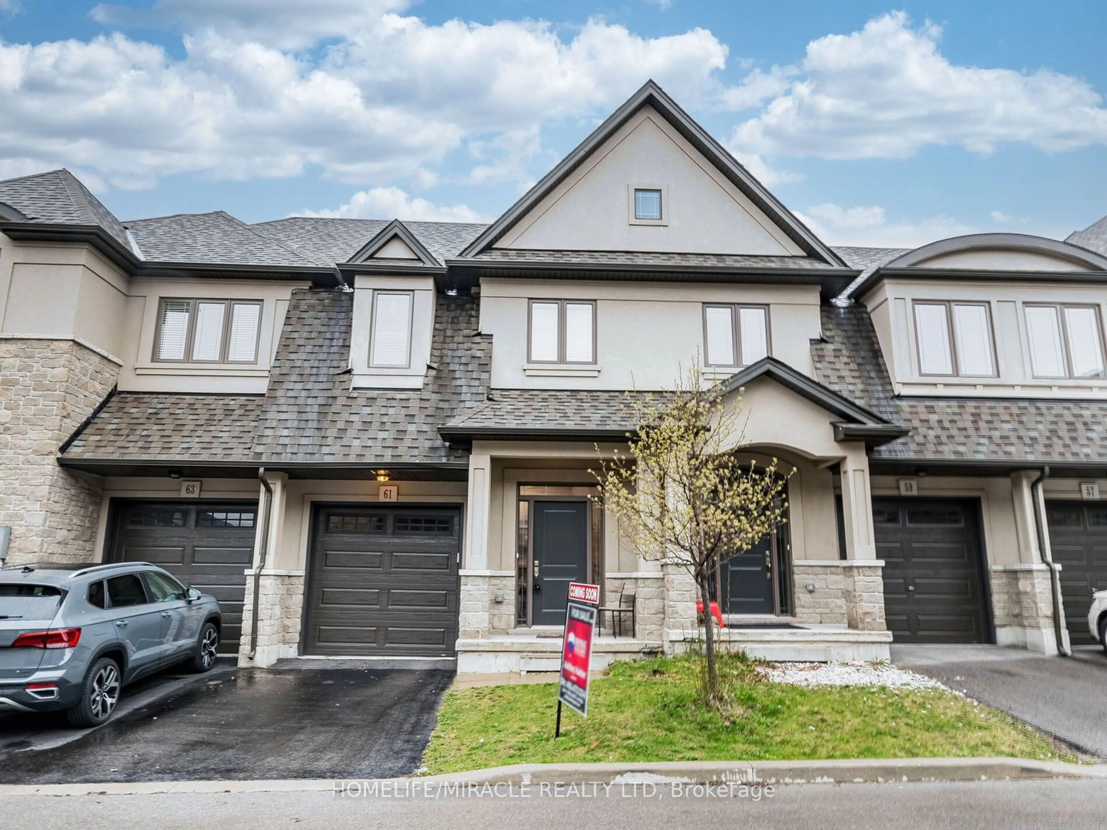 Frontside or backside of a home, mountain for 61 Sonoma Valley Cres, Hamilton Ontario L9B 0J3