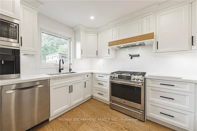 Additional property image - 14 Dolphin Pl