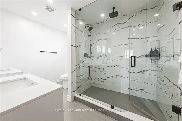 Additional property image - 14 Dolphin Pl